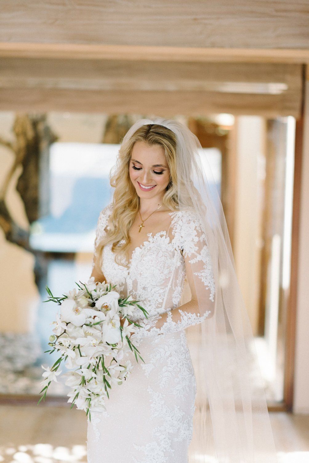 portrait of bride holding the wedding flowers