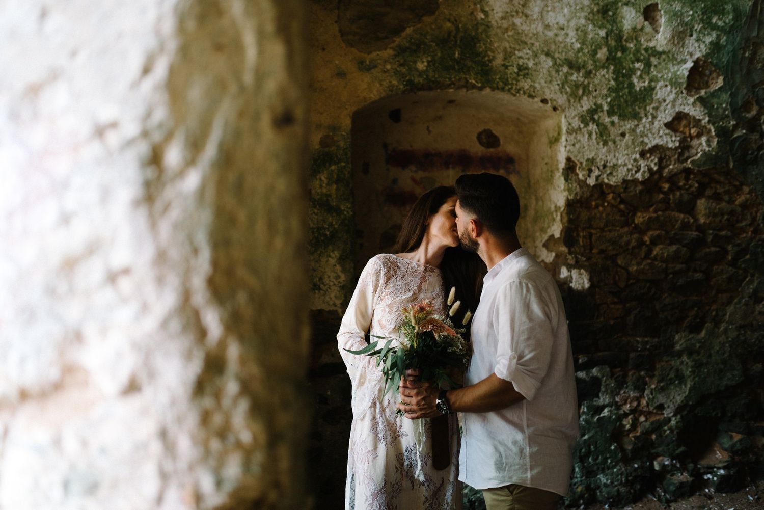 couple kissing inside pantocrator castle in preveza