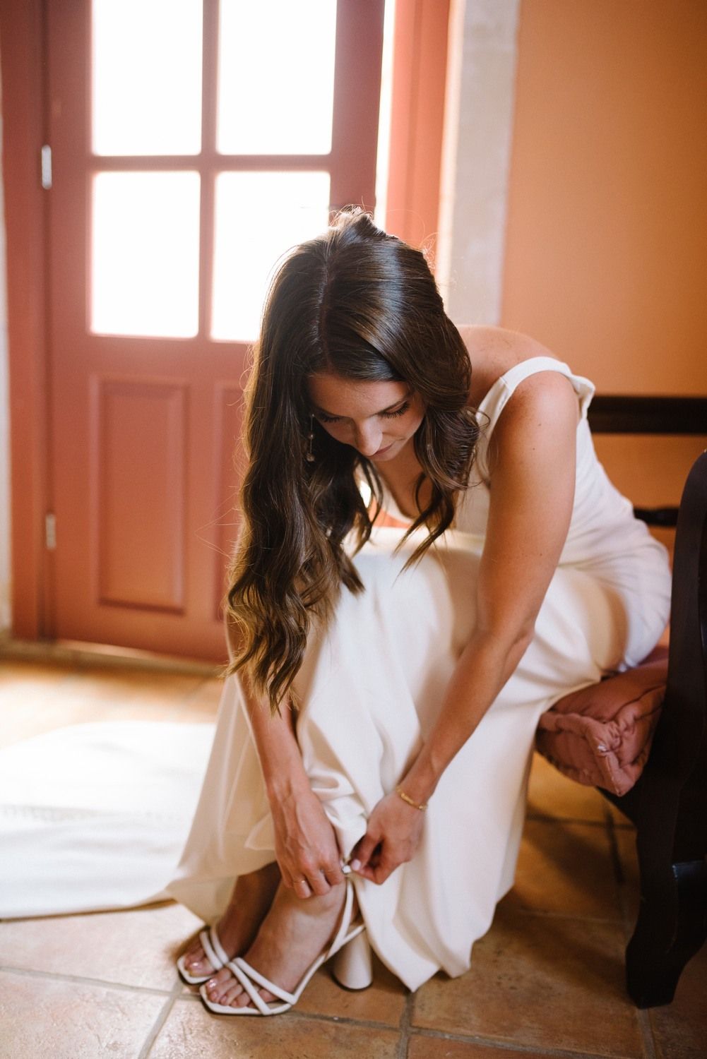 bridal preperation wearing her shoes
