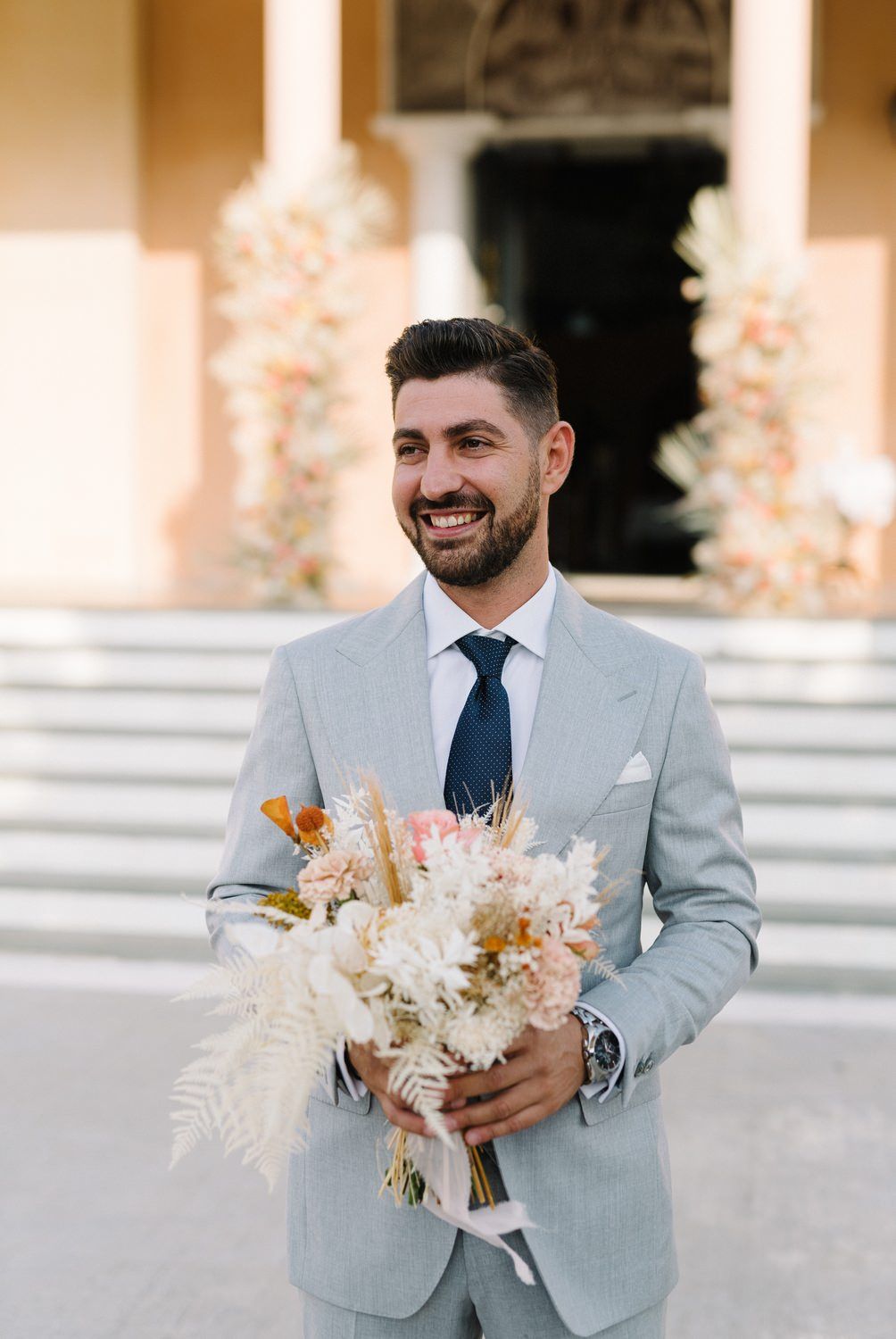 groom waiting the bride