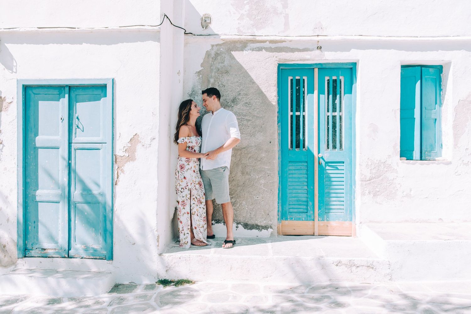 couple at kastro in sifnos island