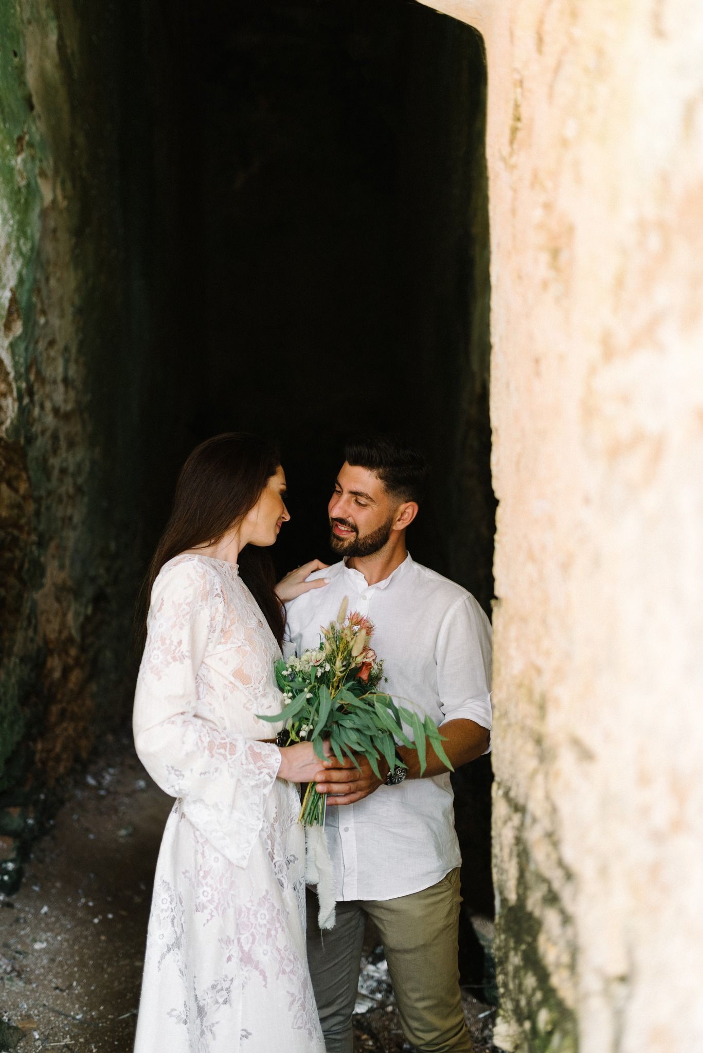 couple looking each other in pantocrator castle in preveza