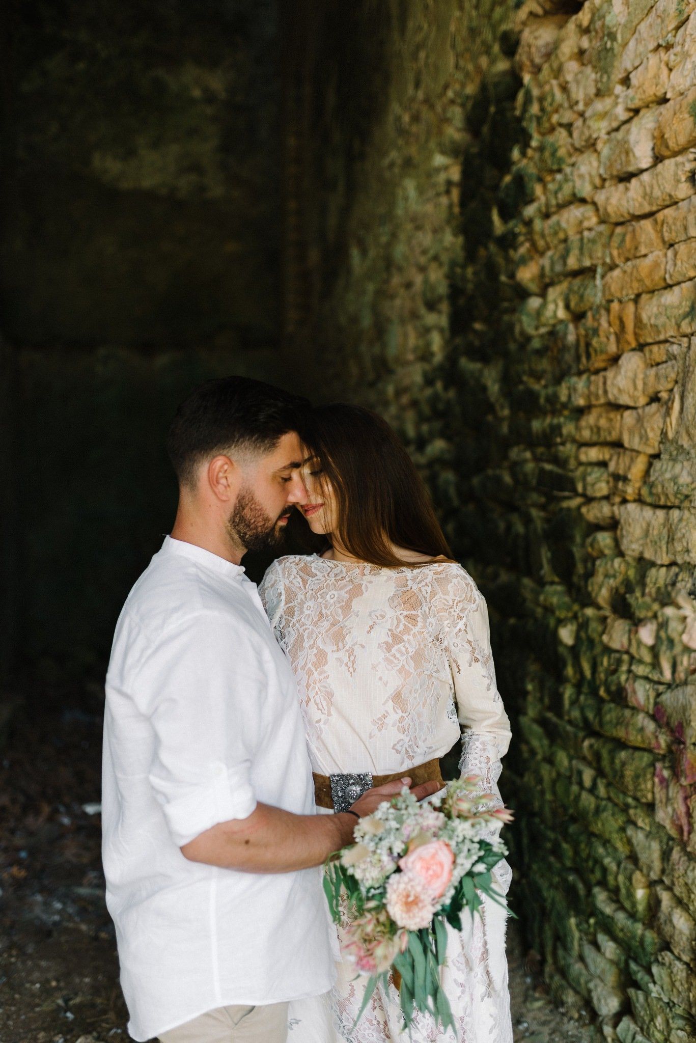 couple looking each other in pantocrator castle in preveza
