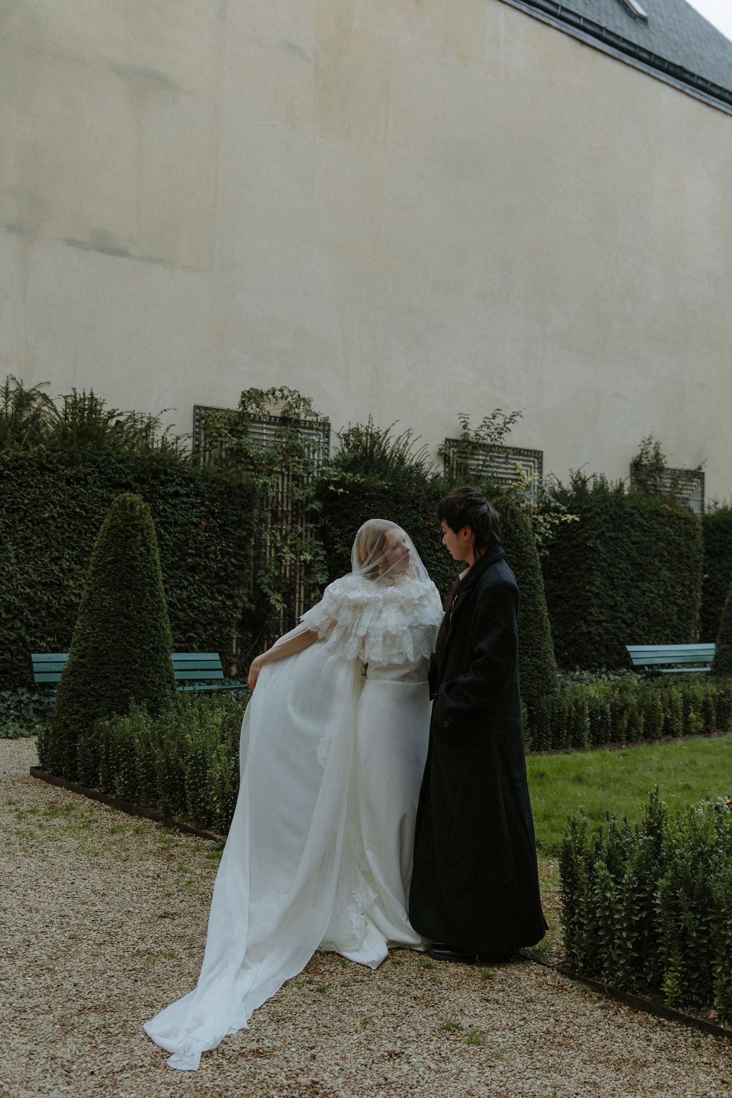 Intimate Paris elopement editorial on a quiet autumn evening in the streets of Paris