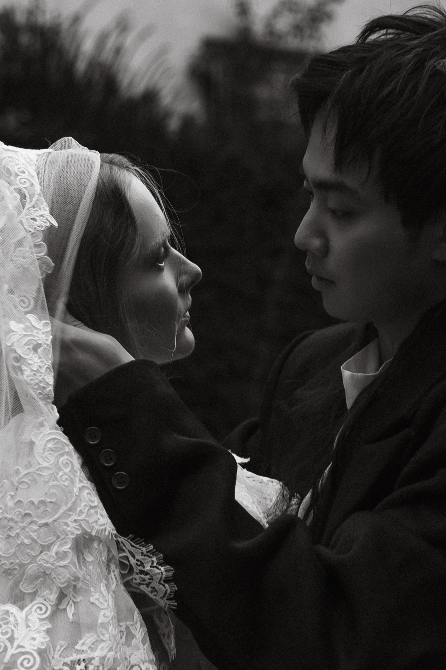 Intimate Paris elopement editorial on a quiet autumn evening in the streets of Paris