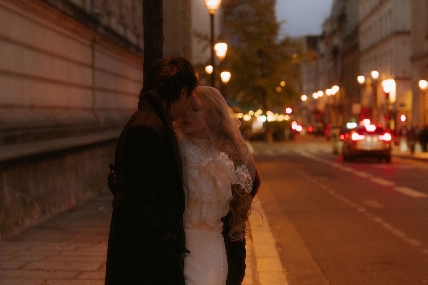 Intimate Paris elopement style portrait on a quiet autumn evening in the streets of Paris