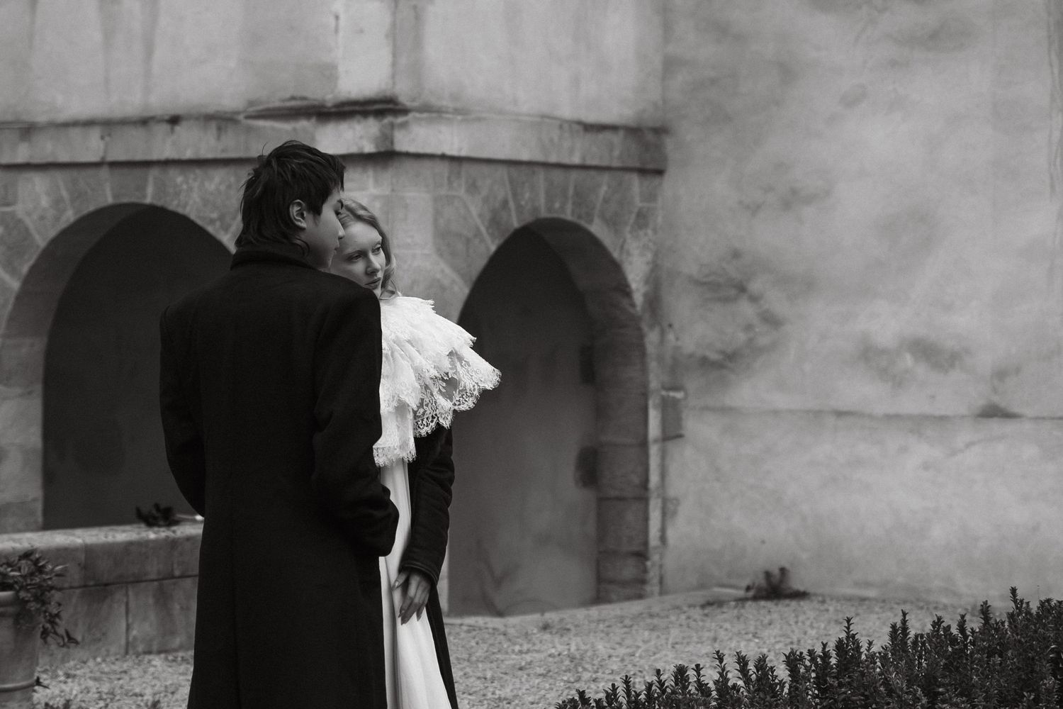 Intimate Paris elopement editorial on a quiet autumn evening in the streets of Paris