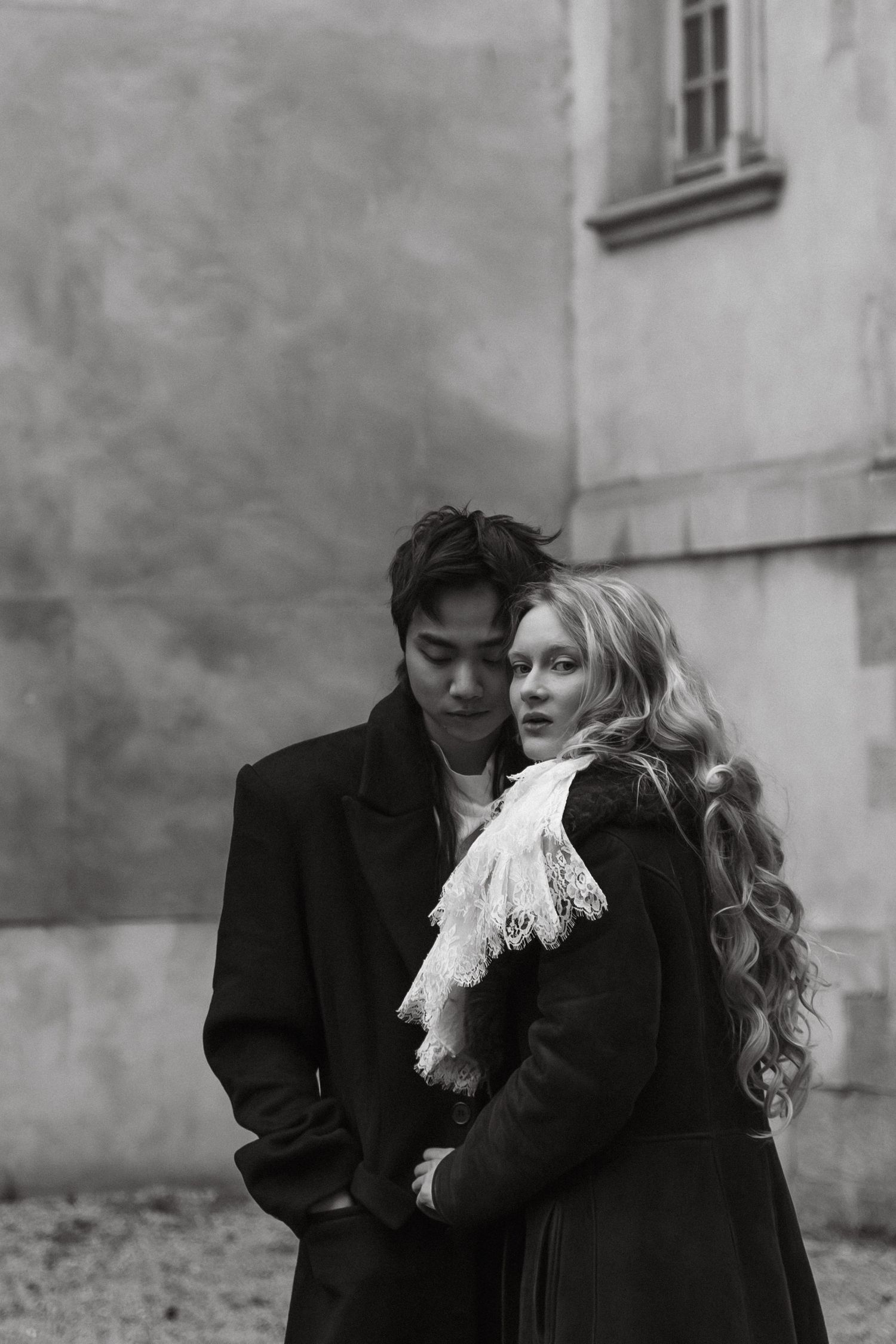 Intimate Paris elopement editorial on a quiet autumn evening in the streets of Paris