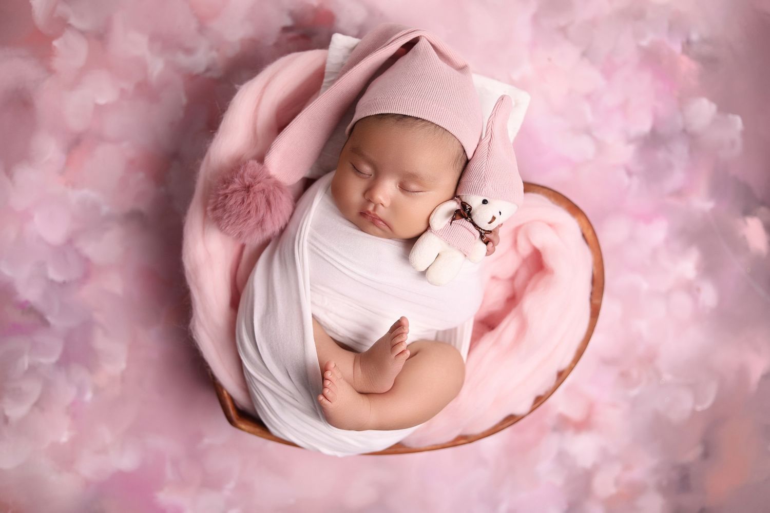 newborn photography serving clients in Yonkers, White Plains, New Rochelle, The Bronx, New Jersey and New York City