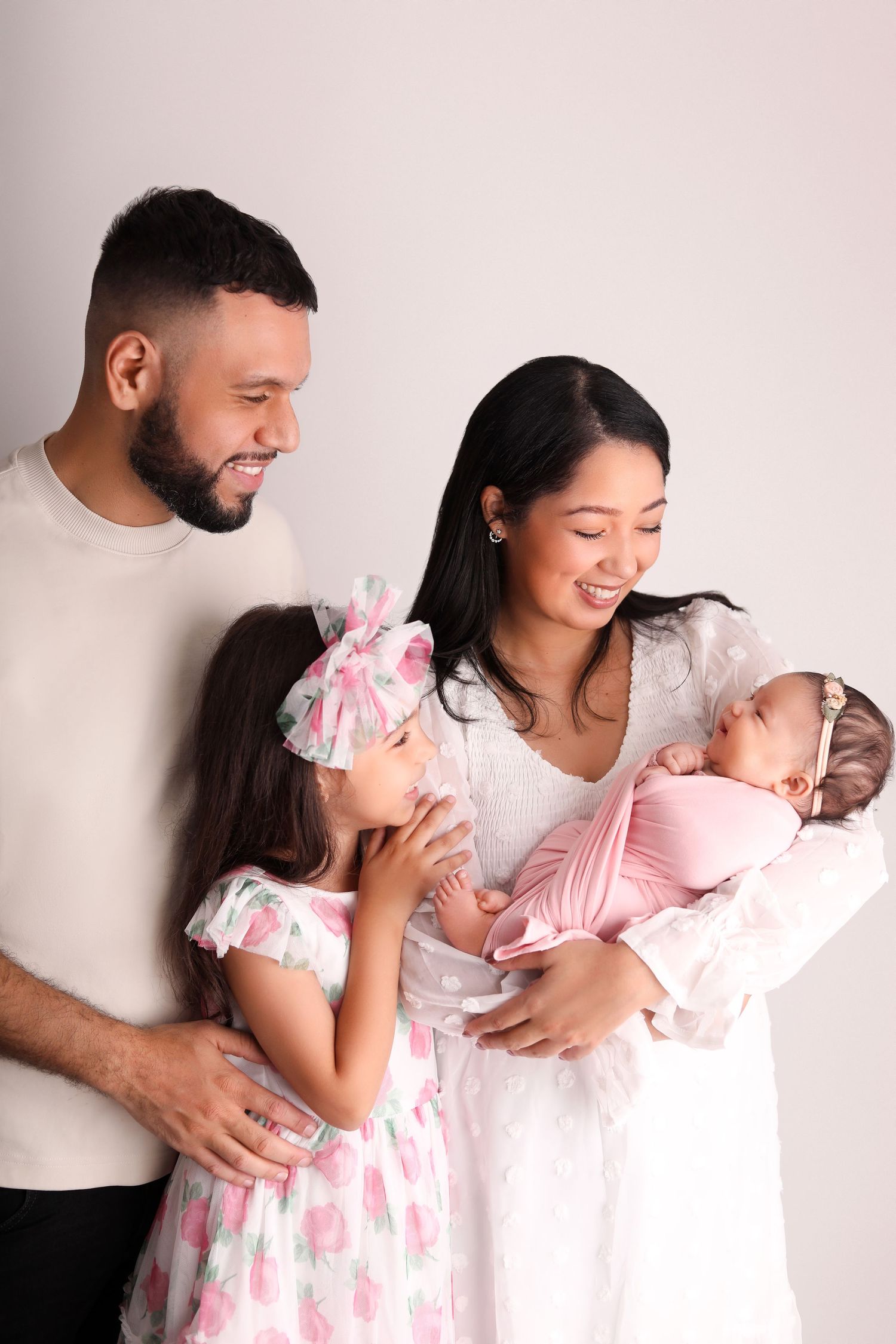 newborn photography serving clients in Yonkers, White Plains, New Rochelle, The Bronx, New Jersey and New York City