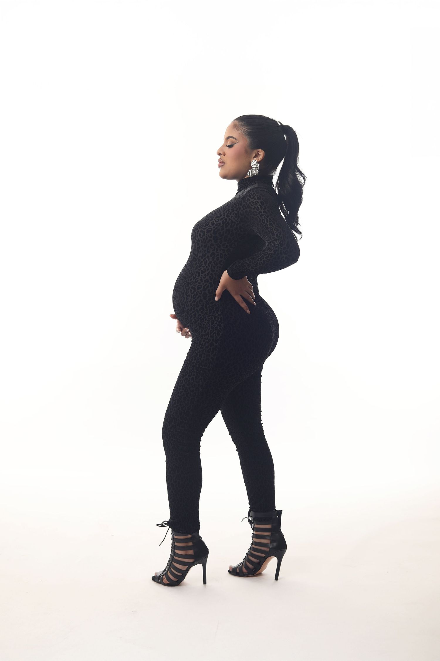 Based in Yonkers, Nancy is dedicated to capturing timeless images, every stage of motherhood.