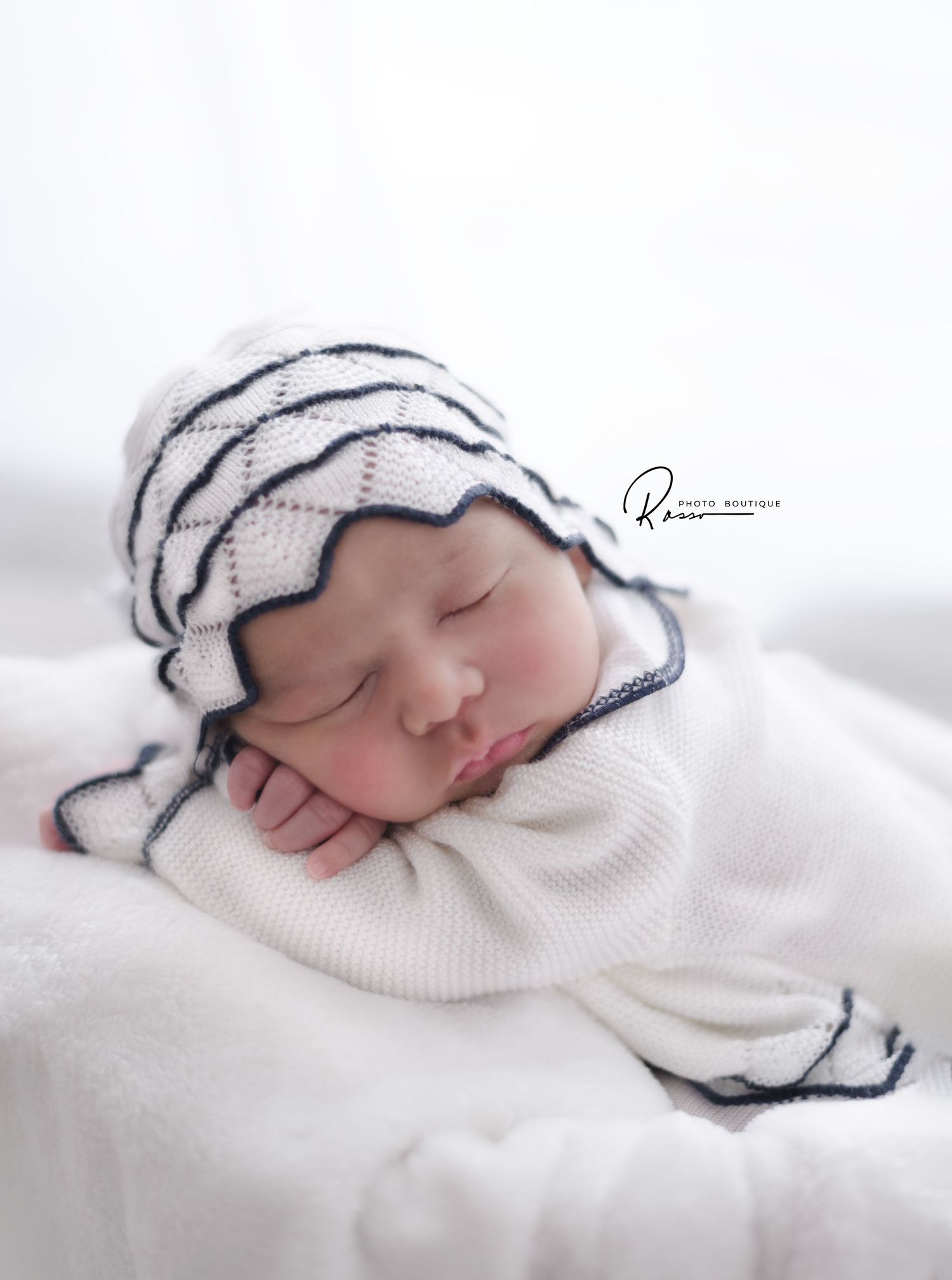 Newborn
New baby
five day old
natural light
family photography
portrait