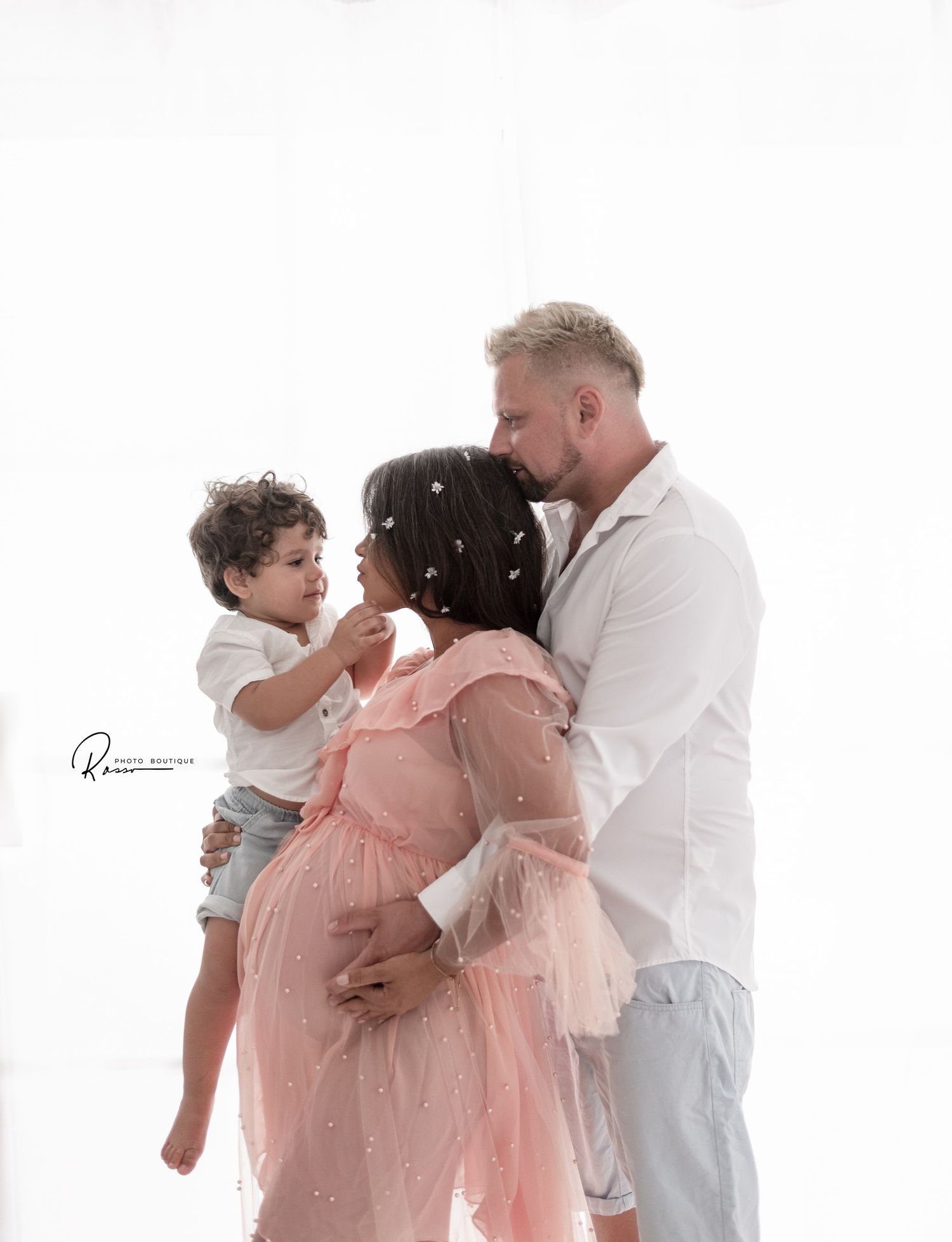 Motherhood 
Children
Childhood 
Natural light
Photography 
Portrail 
Family