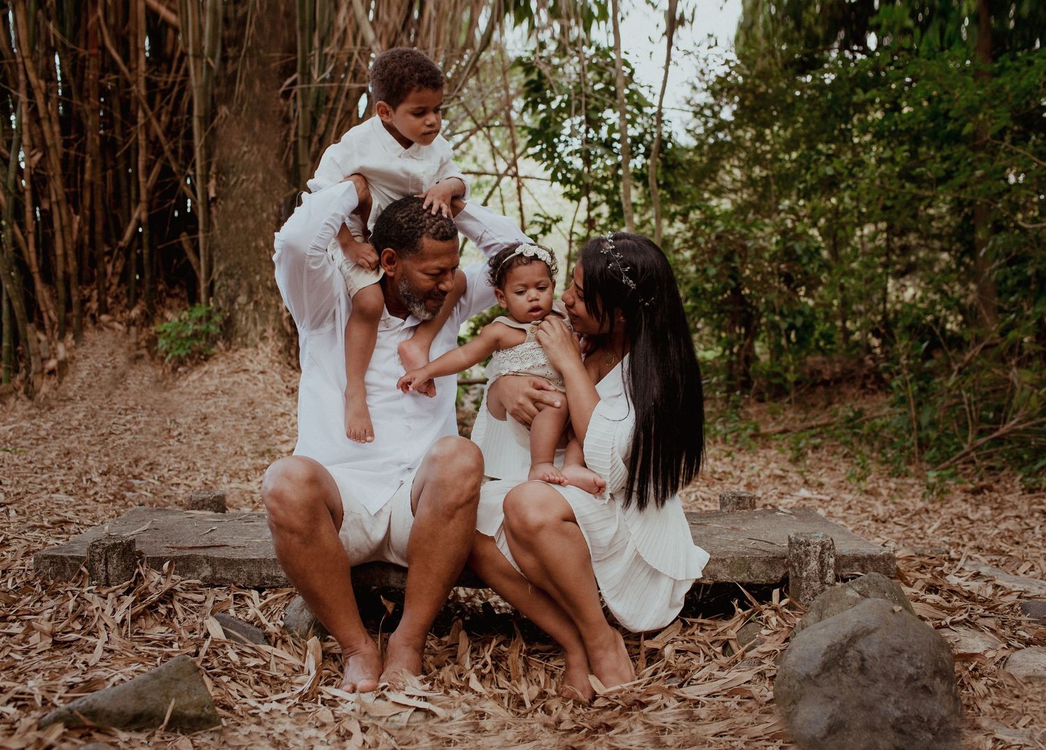 Motherhood 
Children
Childhood 
Natural light
Photography 
Portrail 
Family