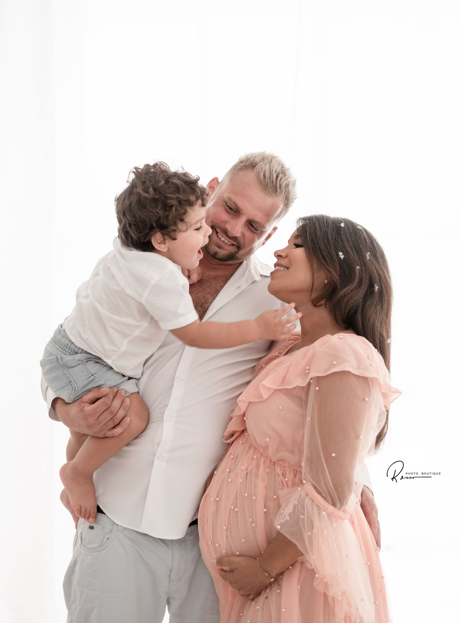 Motherhood 
Children
Childhood 
Natural light
Photography 
Portrail 
Family