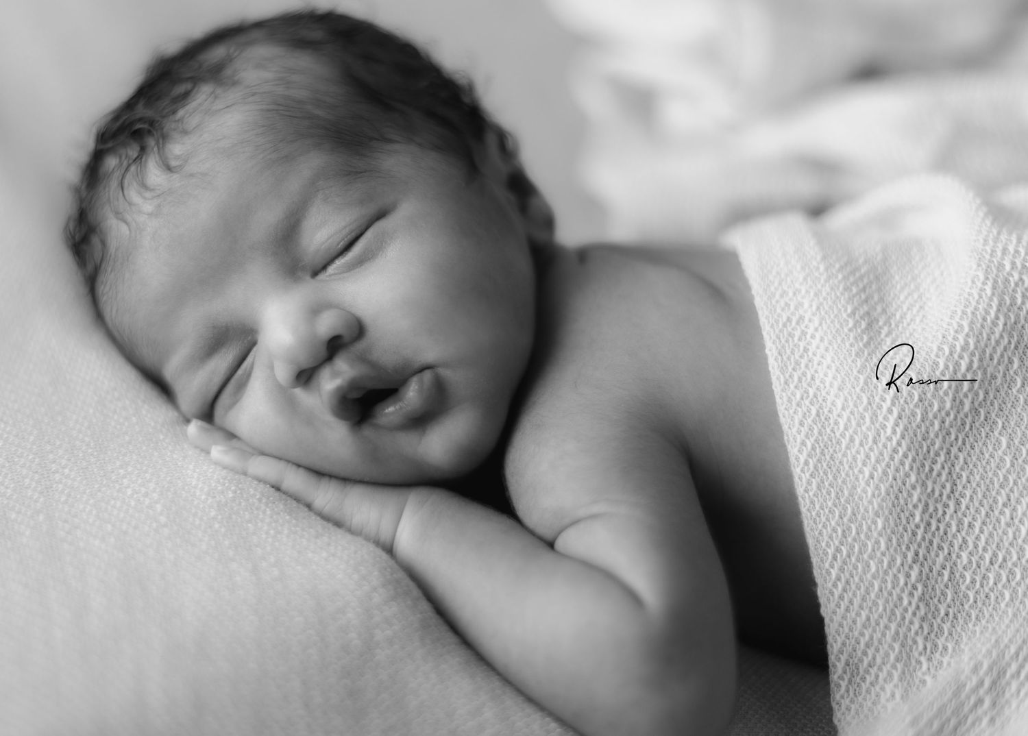 Newborn
New baby
five day old
natural light
Black and white