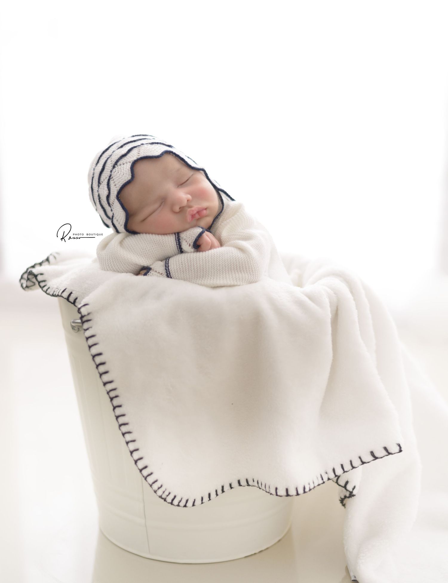 Newborn
New baby
five day old
natural light
family photography
portrait