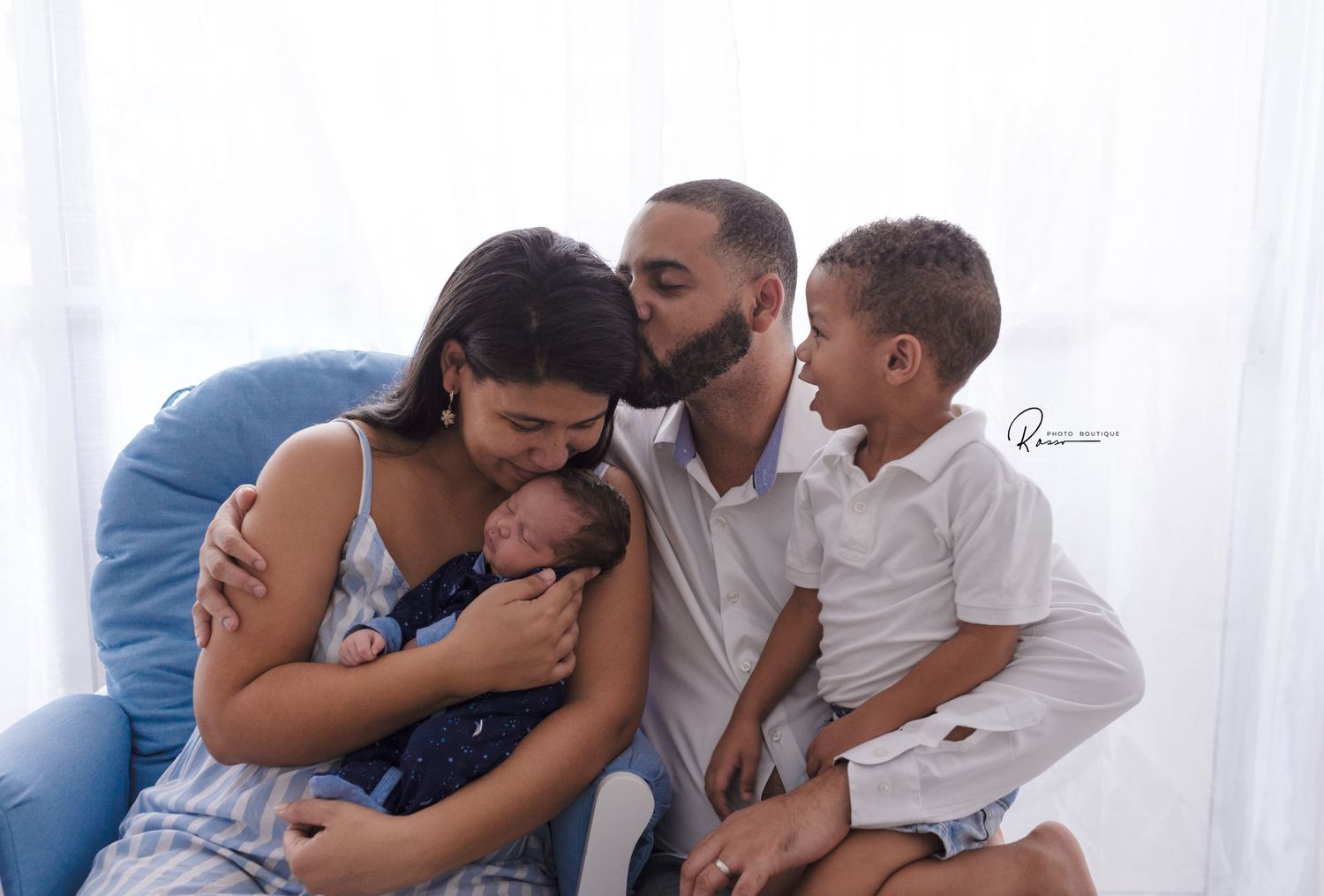 Motherhood 
Children
Childhood 
Natural light
Photography 
Portrail 
Family