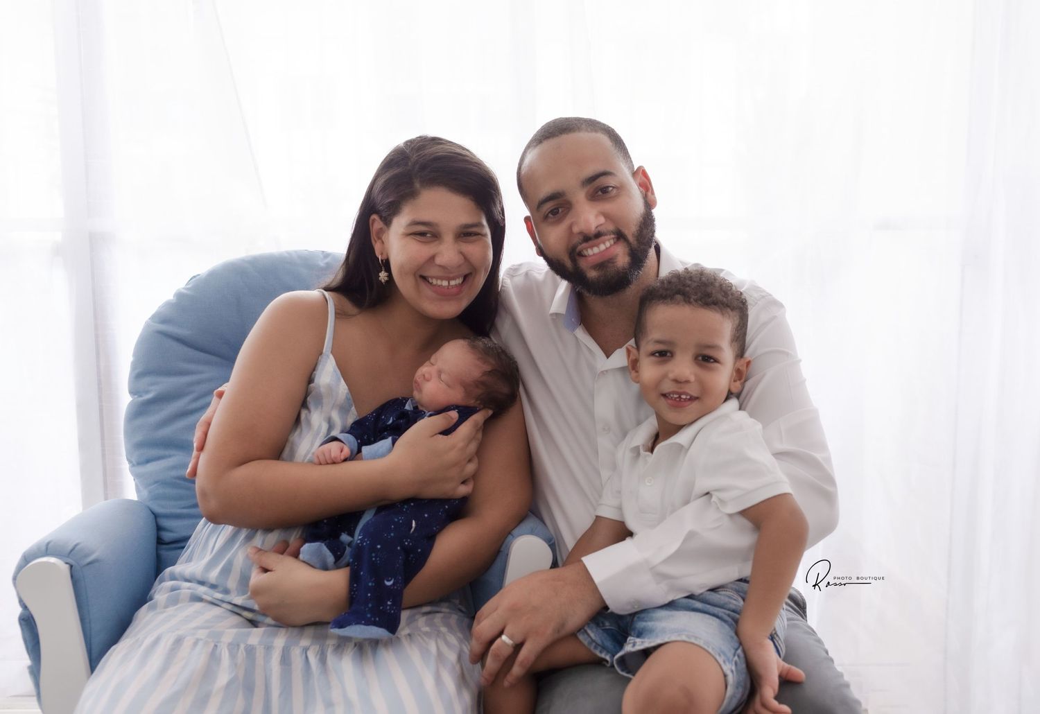Motherhood 
Children
Childhood 
Natural light
Photography 
Portrail 
Family