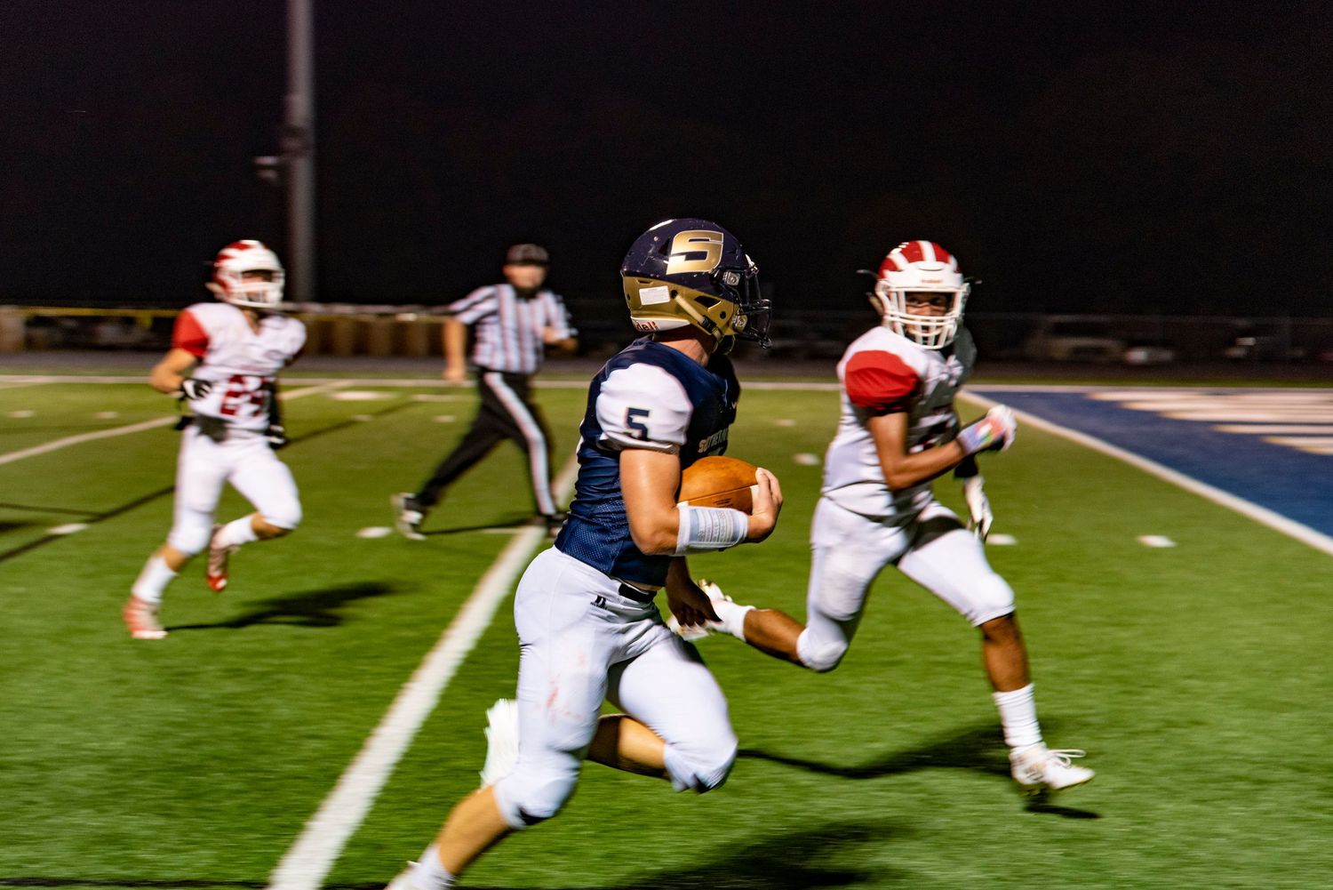 football player running towards the goal line