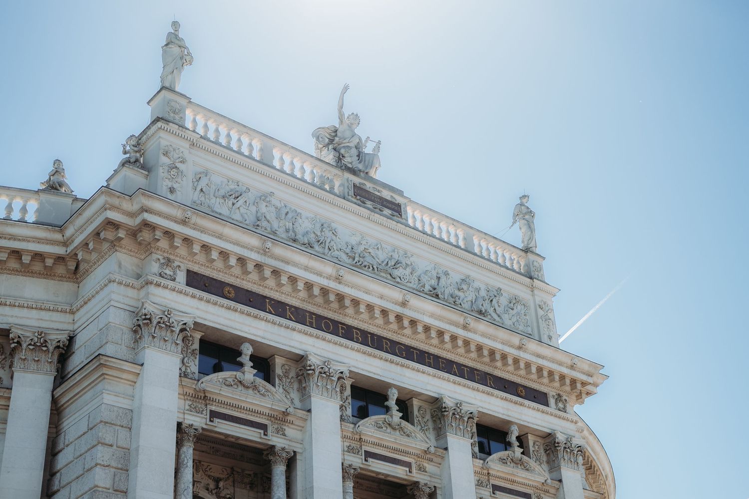 Fine art wedding storytelling in Vienna with modern editorial style