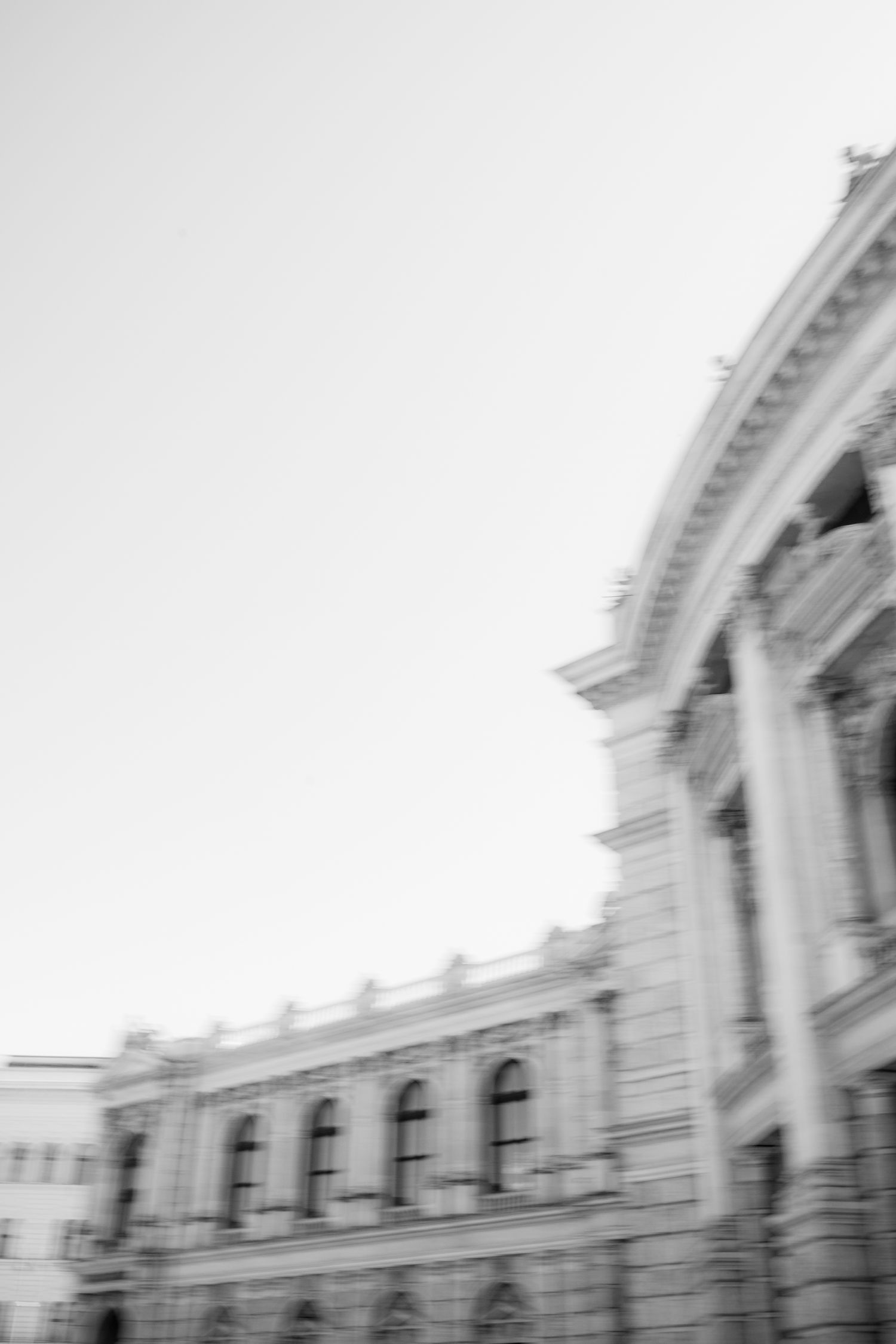 Intimate elopement photography in Vienna with timeless aesthetic
