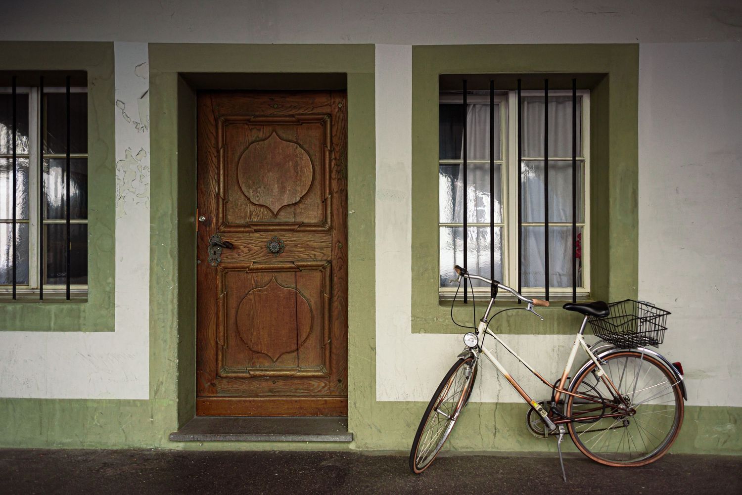 Travel: Entry door and bicycle, Old Bern, Switzerland. Tracey Richvalsky, Rhythm In Light Photography