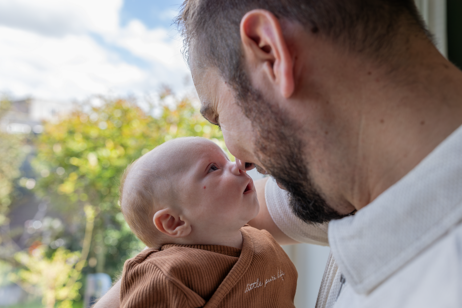 Newbornfotografie spontaan puur echt babyfoto's en babyportretten ongedwongen, lifestyle