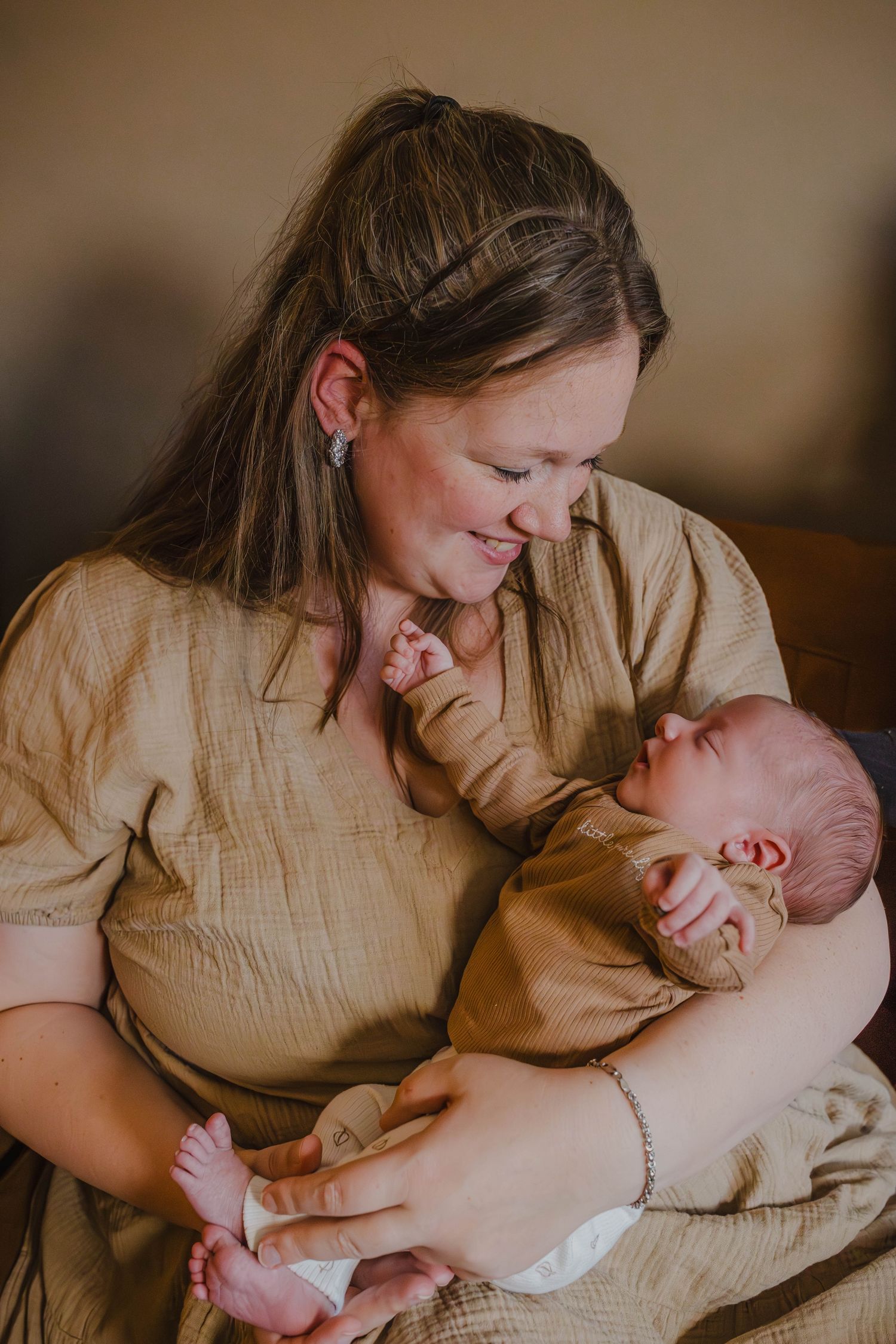 Newborn fotograaf Heerenveen, babyfotografie met natuurlijk licht