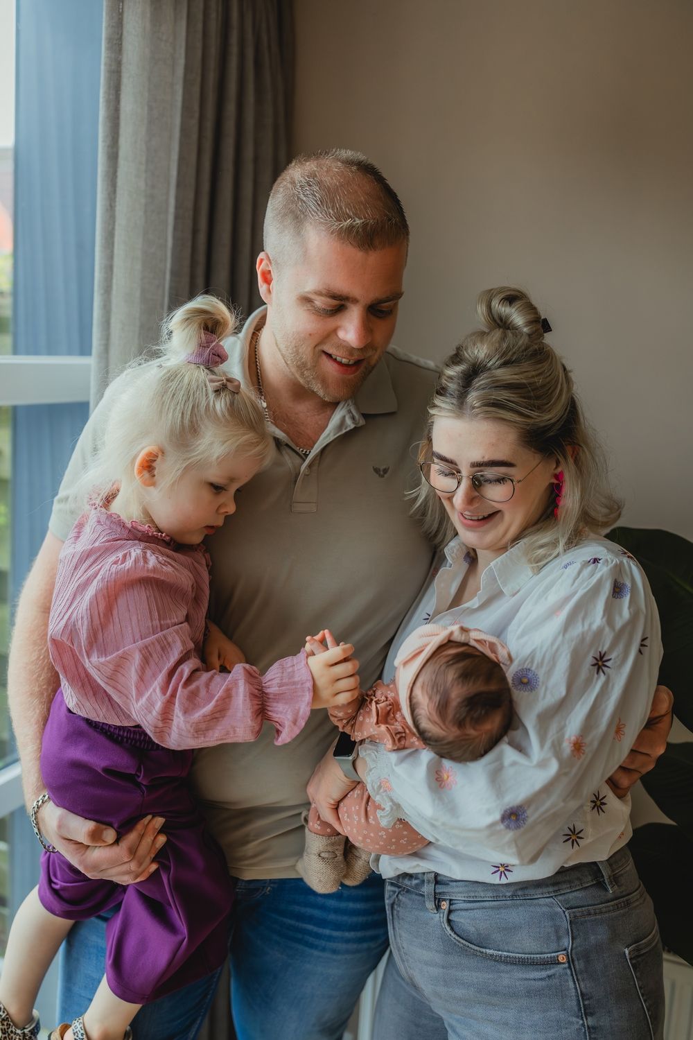 Newbornfotografie spontaan puur echt babyfoto's en babyportretten ongedwongen, lifestyle