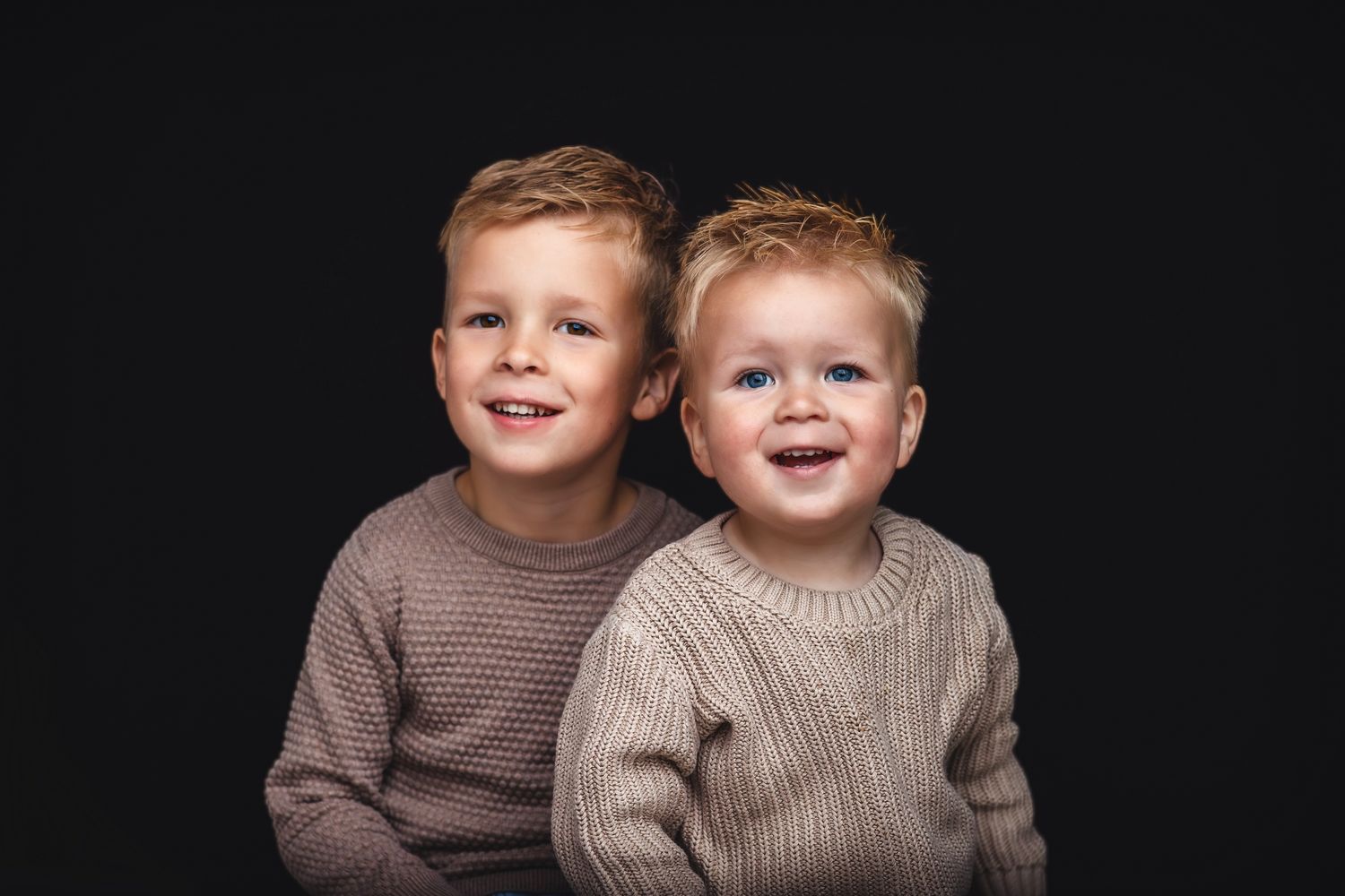 Kinderportret portretfotografie kinderfotografie Zwolle Heerenveen aan huis studio fotografie portret kind