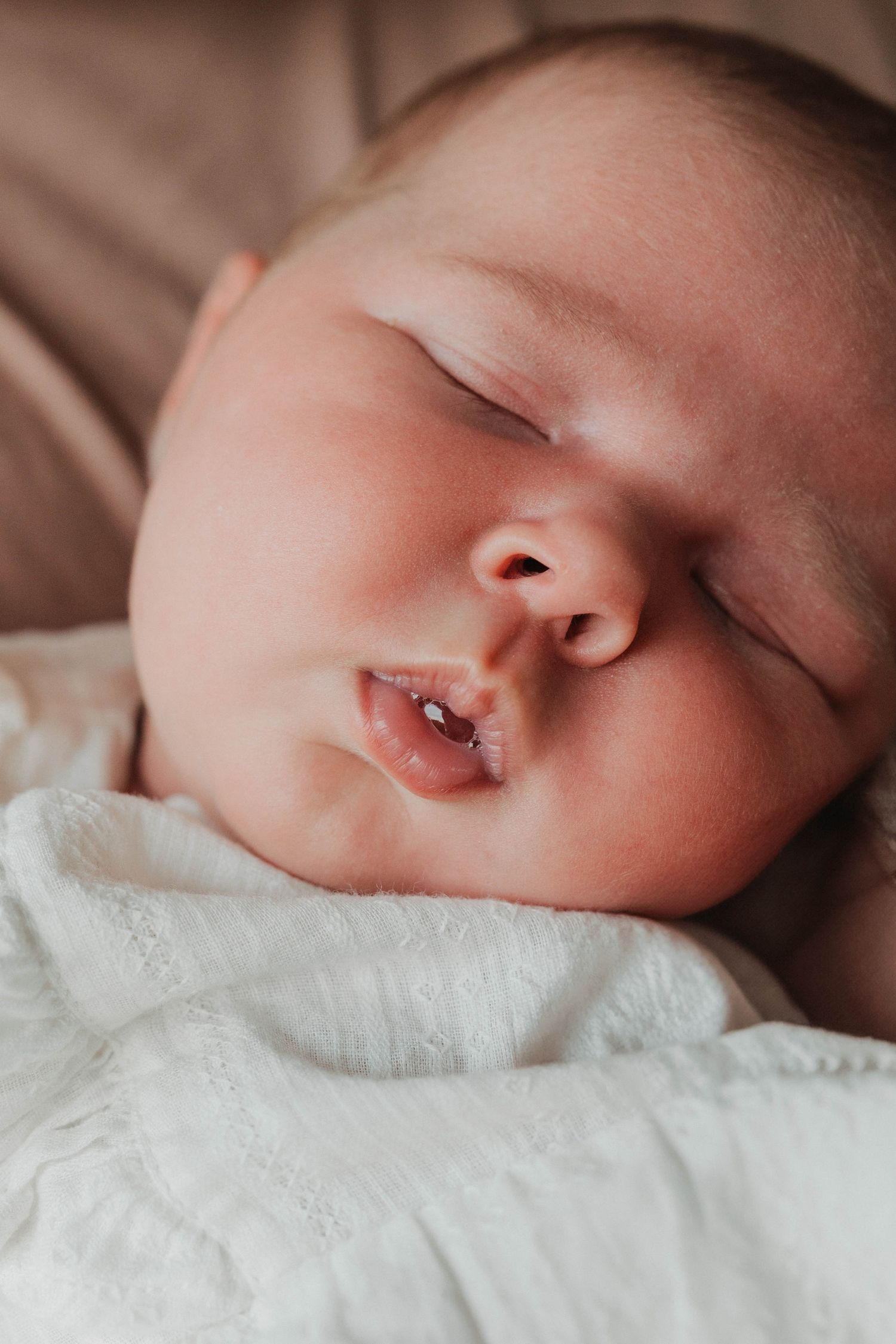 Newborn fotoshoot Zwolle, ontspannen en pure babyfotografie