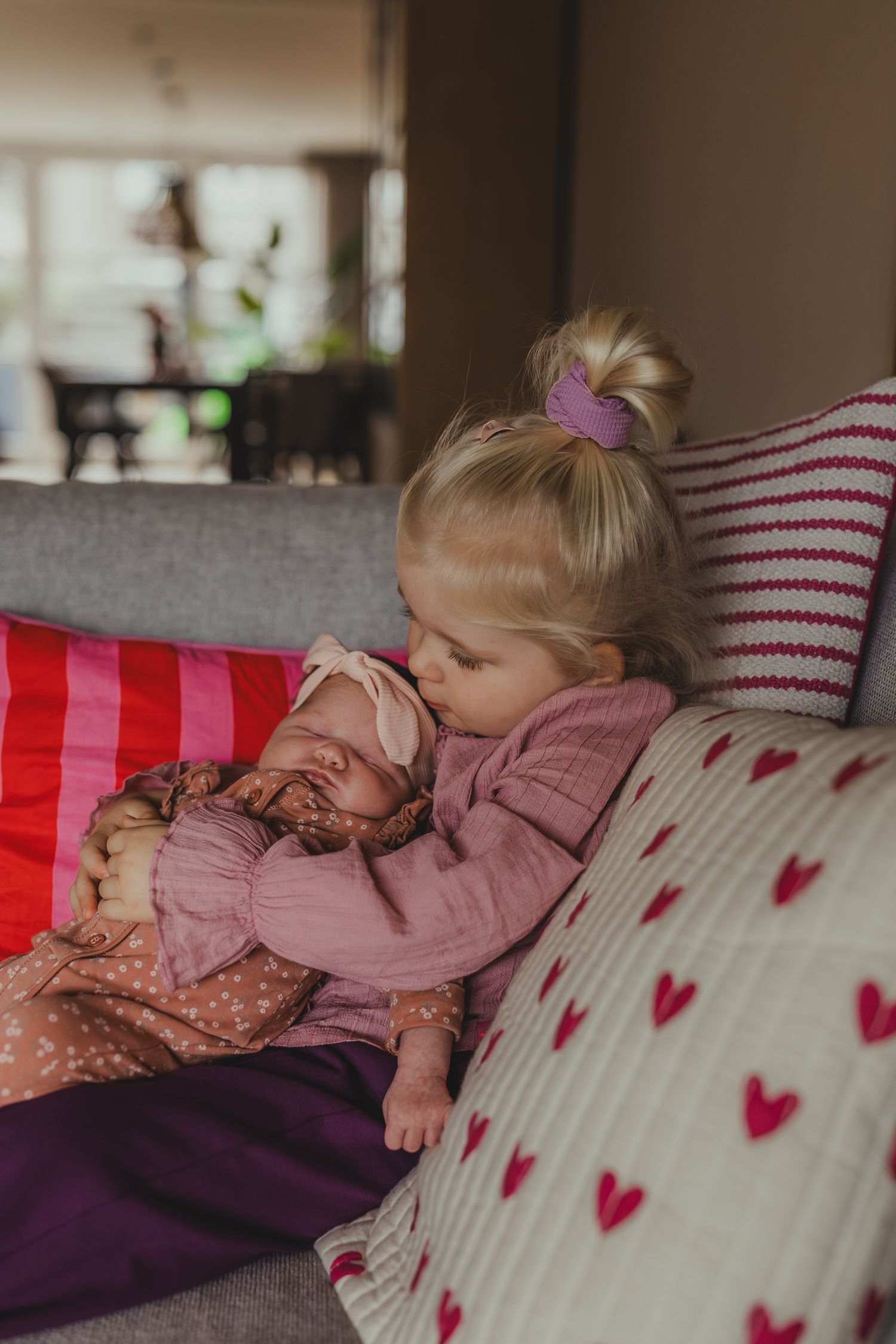 Babyfotografie Heerenveen, spontane momenten met pasgeboren baby