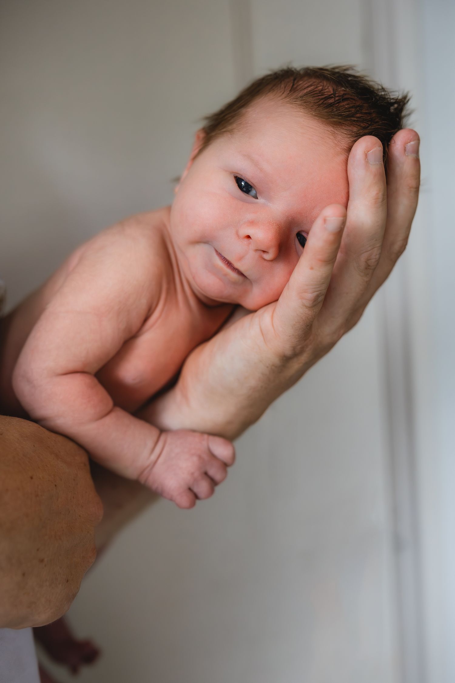 Babyfotografie Oranjewoud, natuurlijke lifestyle shoot met pasgeboren baby
