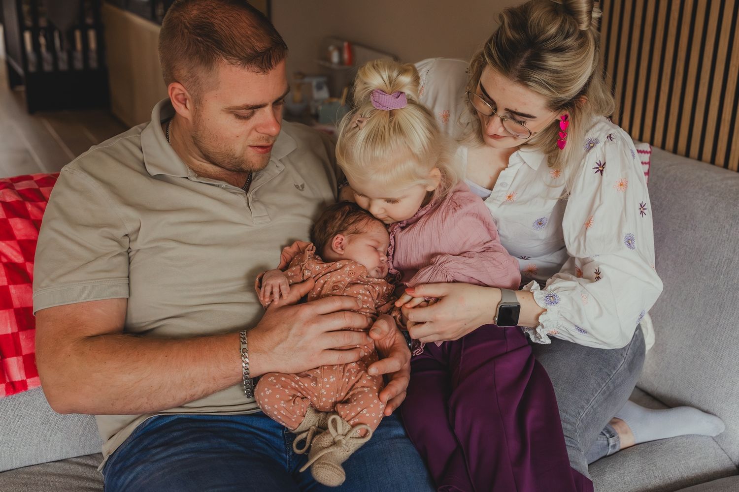Newbornfotografie Joure Friesland lifestyle newborn spontaan en puur