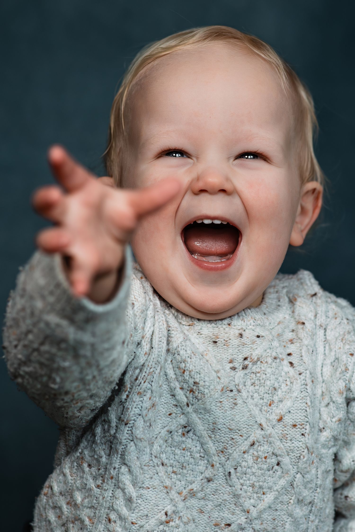 Kinderfotografie Zwolle, natuurlijk kinderportret vol emotie