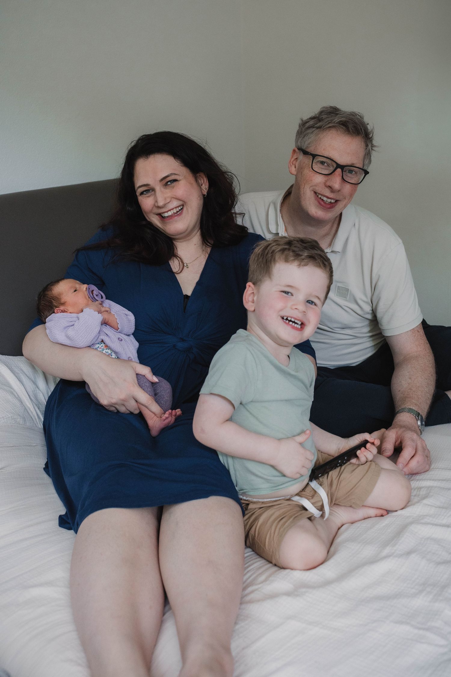 Babyfotografie Heerenveen, zachte en ontspannen newborn foto