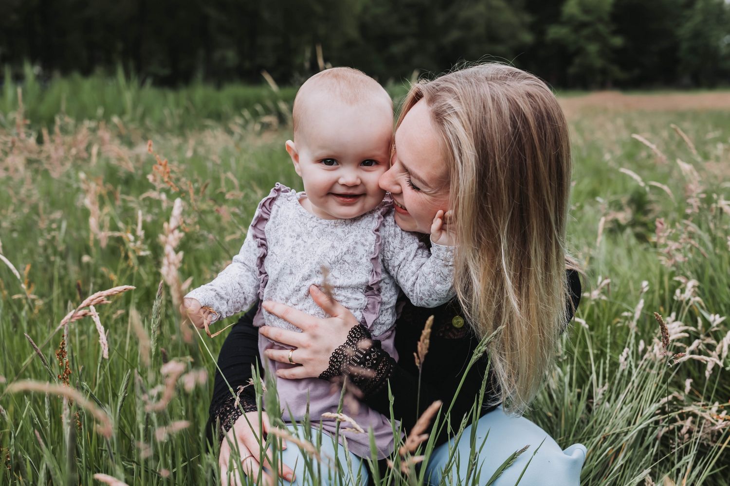 Gezinsshoot in Oranjewoud spontaan liefdevol