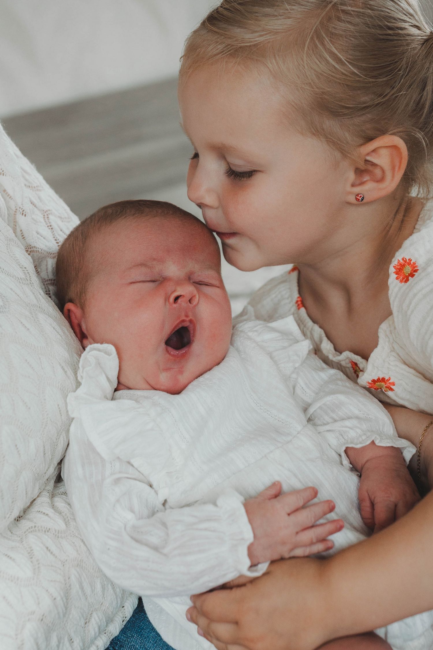 Newborn fotografie Zwolle en Heerenveen, natuurlijke lifestyle babyfotografie