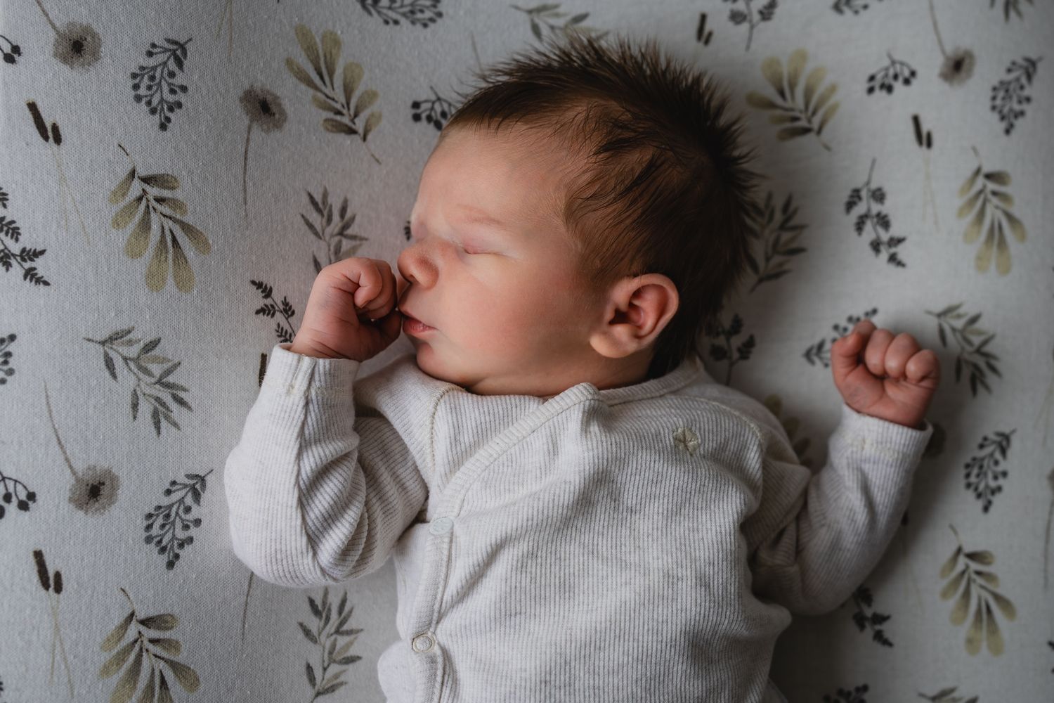 Newbornfotografie spontaan puur echt babyfoto's en babyportretten ongedwongen, lifestyle