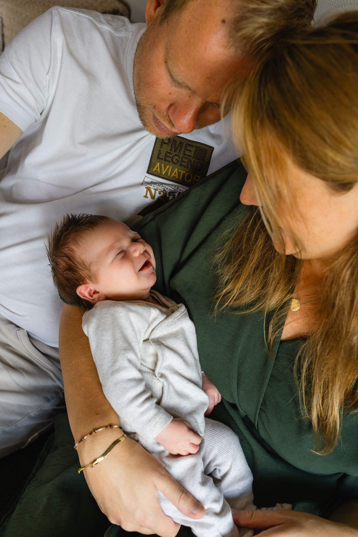 Newborn fotograaf Zwolle, zachte en natuurlijke newborn foto