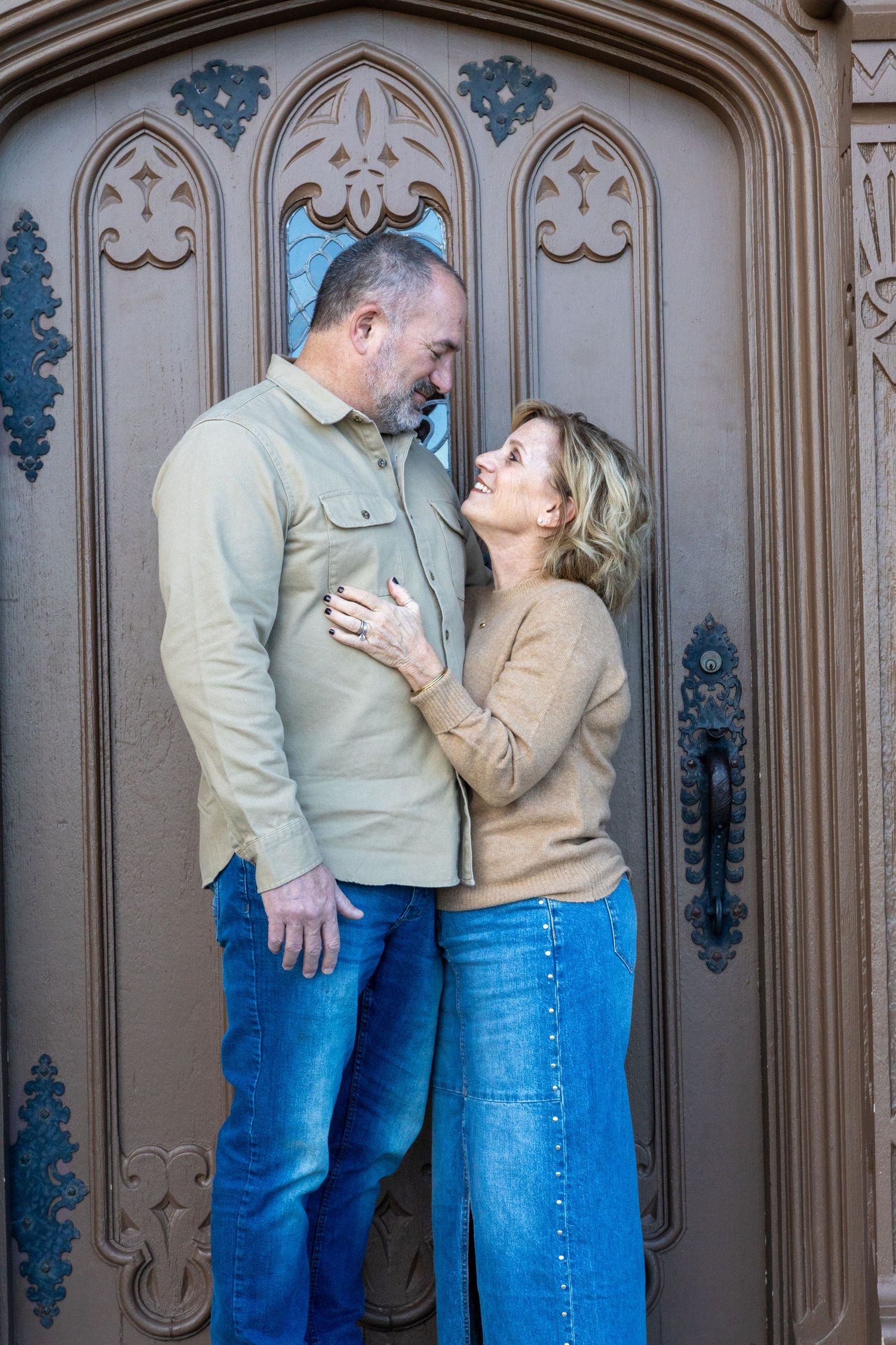 Colorado Couples Photo Session at Highlands Ranch Mansion | 9950 E Gateway Dr. | Highlands Ranch, CO 80126