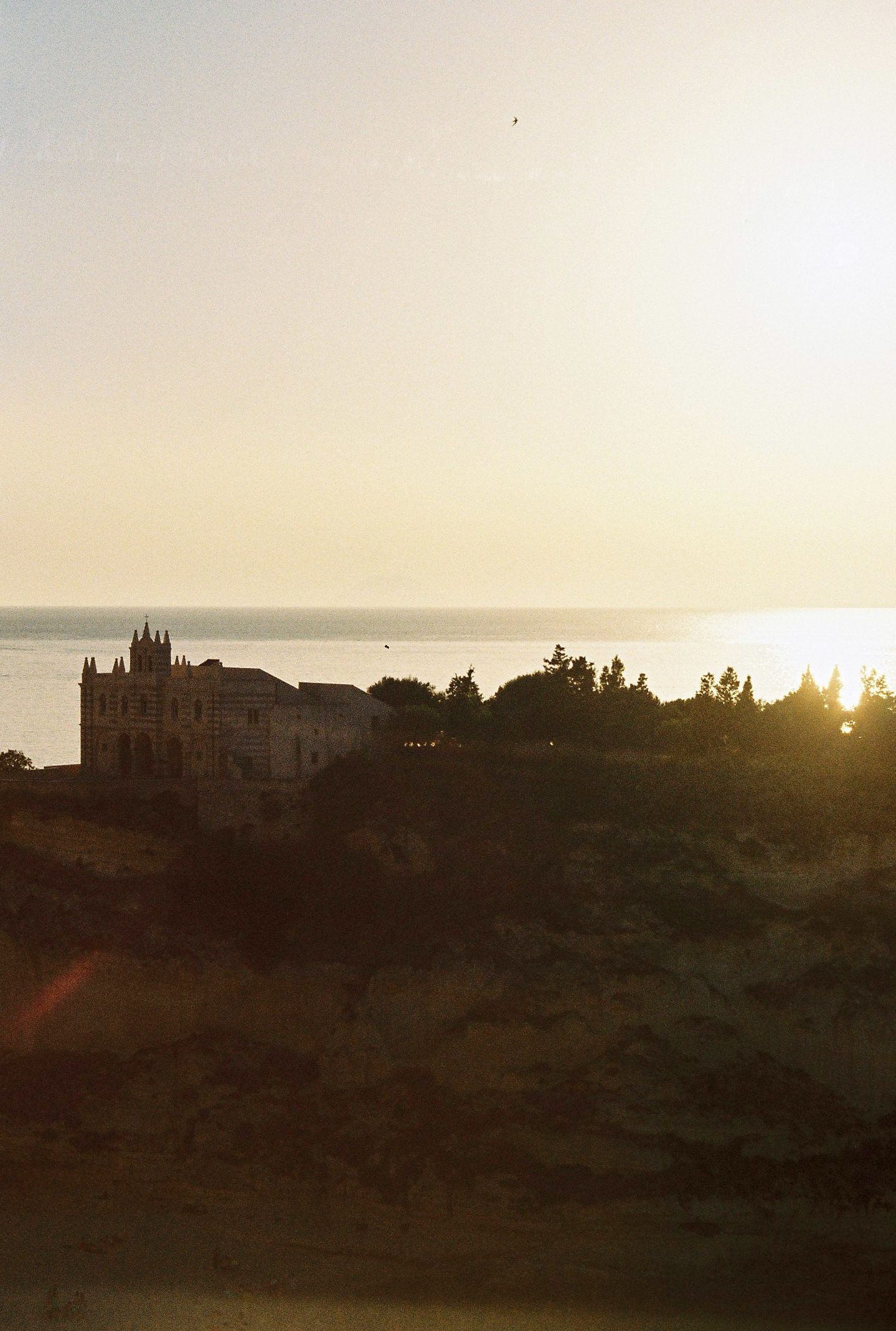 35mm film wedding photography in Tropea, Calabria, with a timeless analog feel and emotionally lived storytelling.