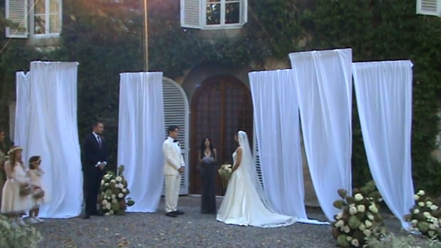 Raw wedding film in Italy shot with original vintage camcorders for nostalgic VHS wedding storytelling.