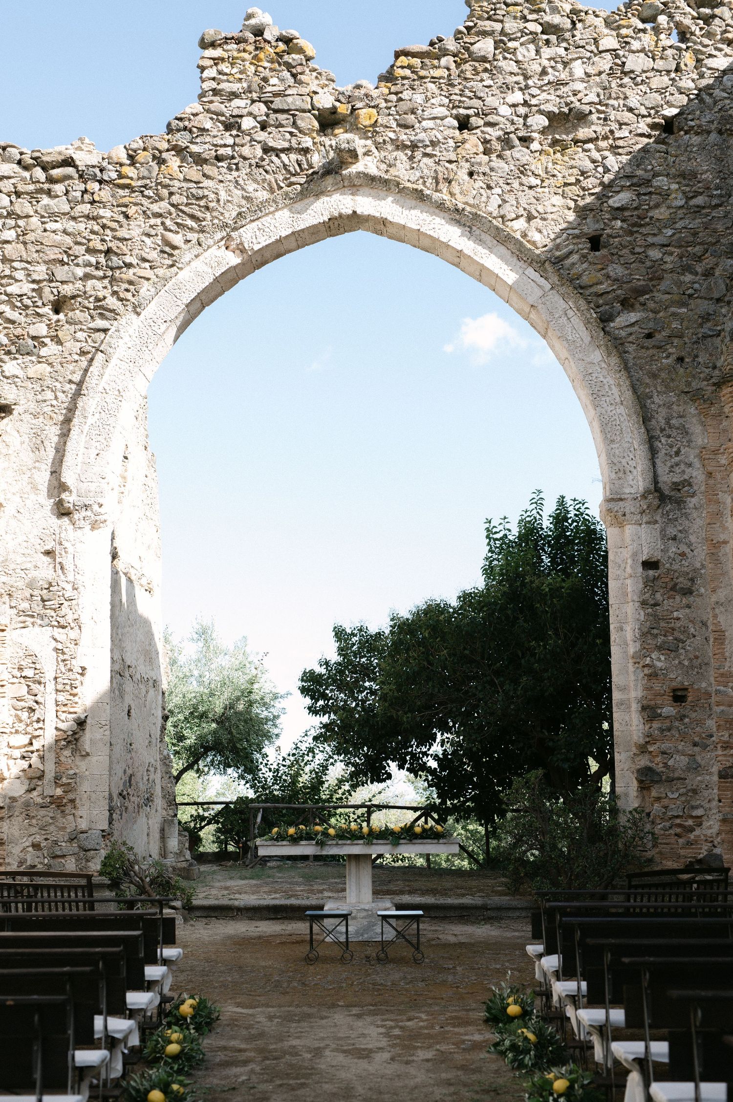 Wedding aisle decorated with lemons and greenery in Calabria