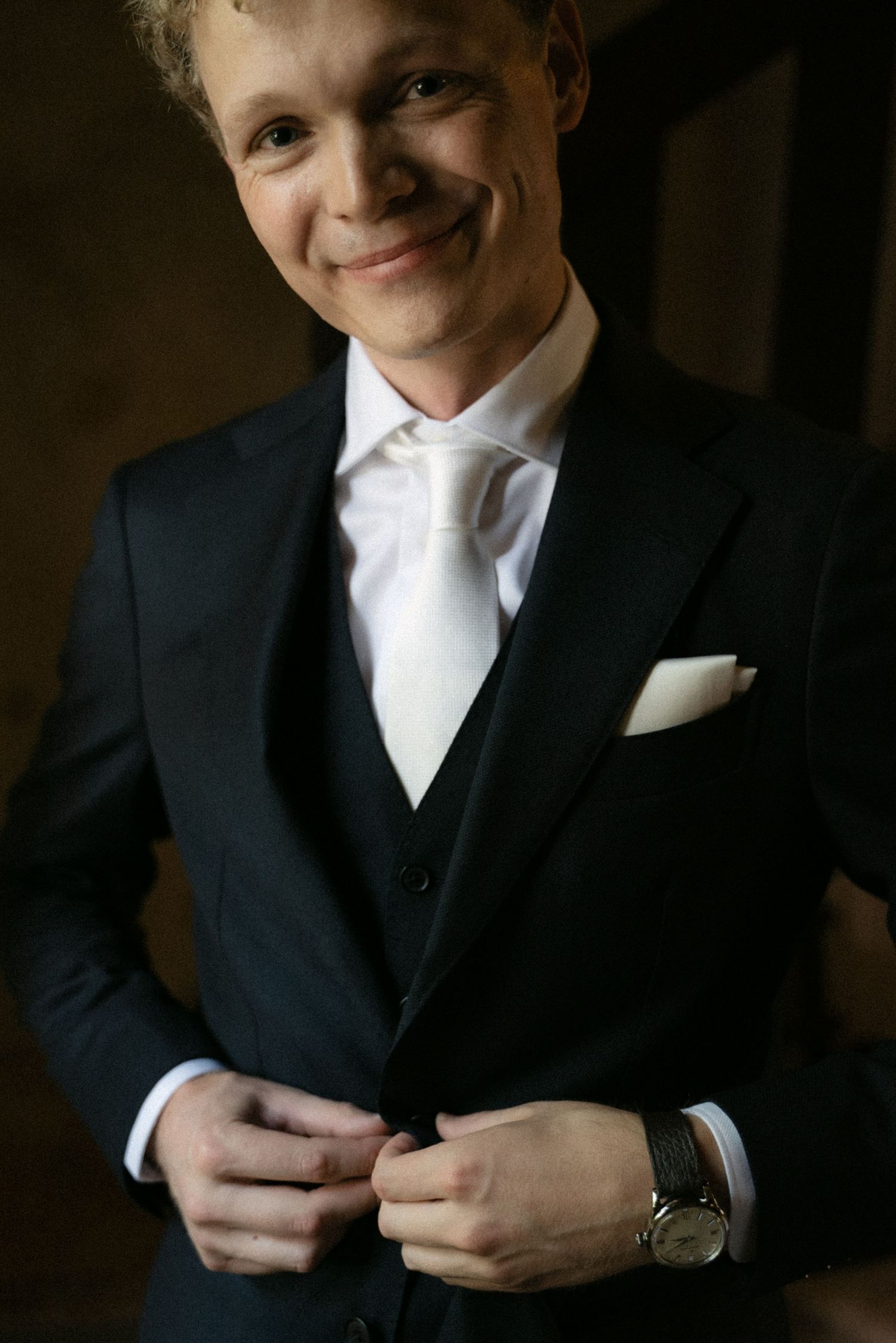 Natural portrait of the groom getting ready at Borgo del Convento