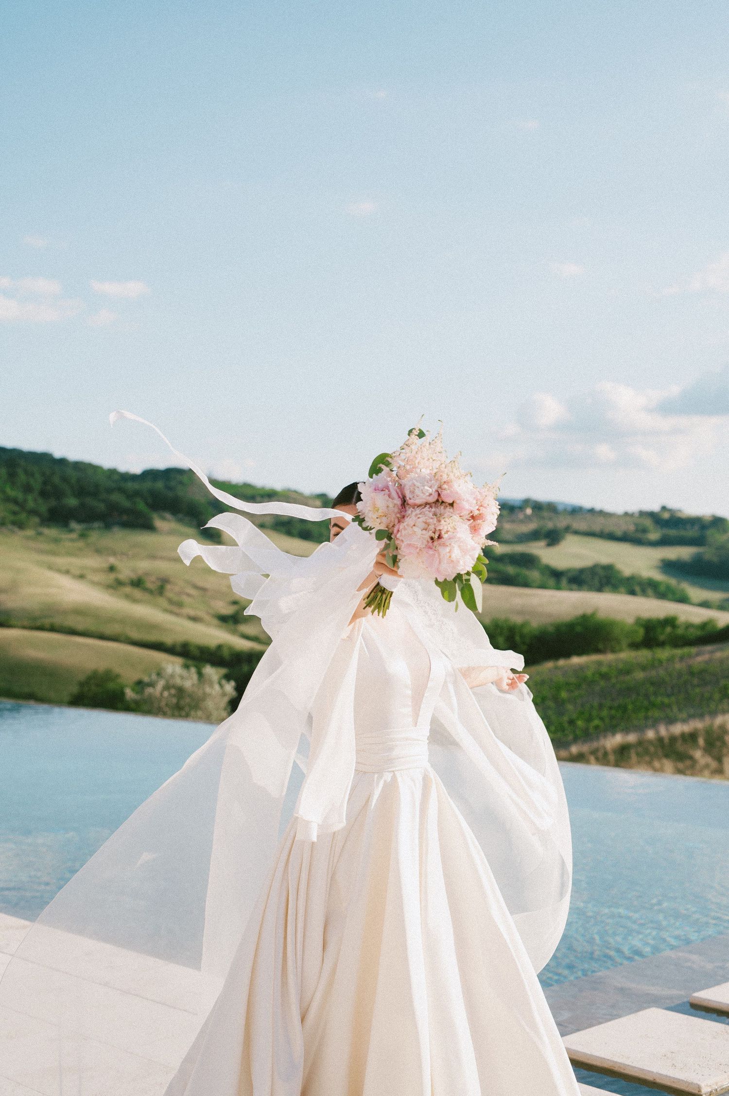 Digital wedding photography from a destination wedding in Siena, Tuscany, photographed with a refined and honest documentary approach.