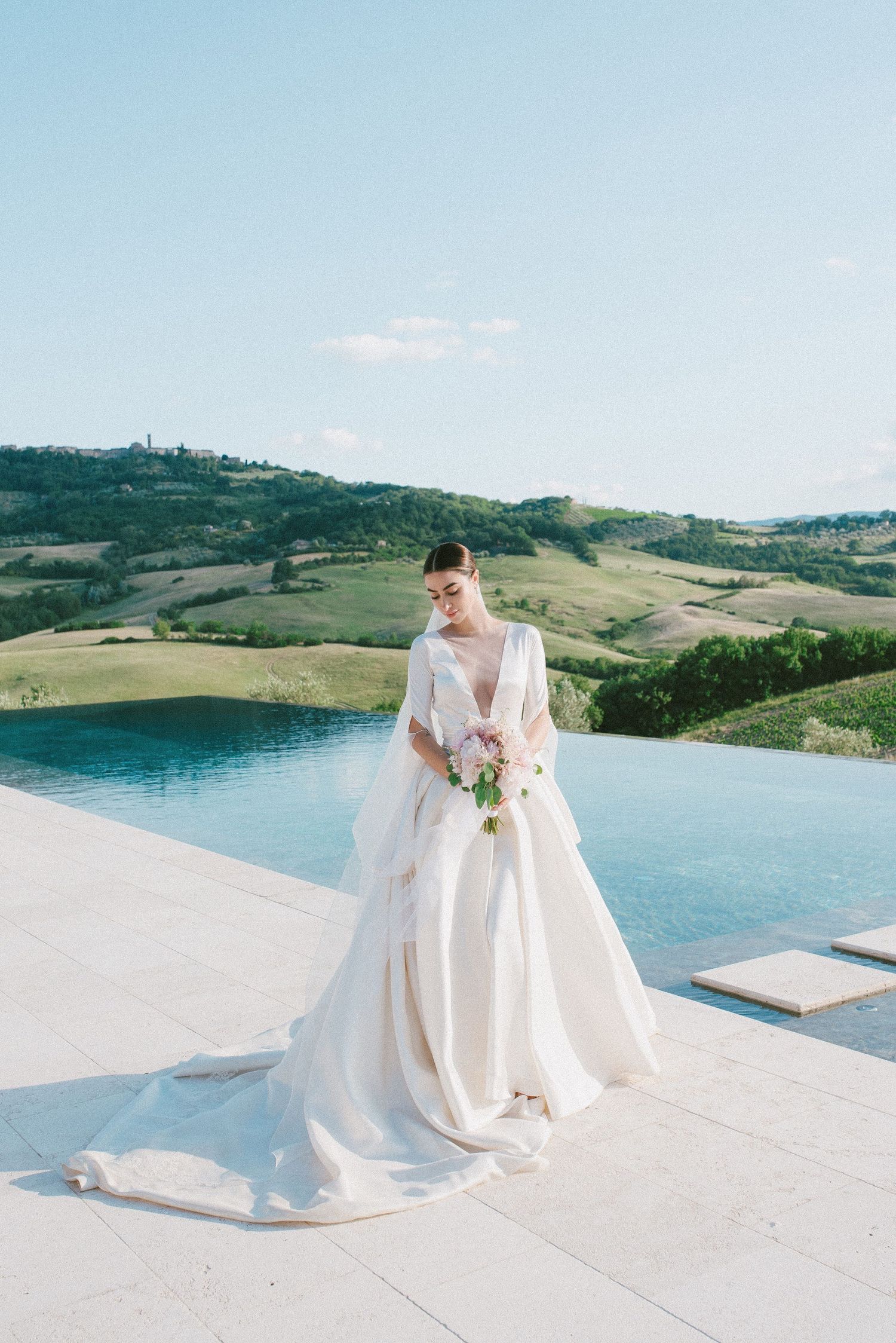 Digital wedding photography from a destination wedding in Siena, Tuscany, photographed with a refined and honest documentary approach.