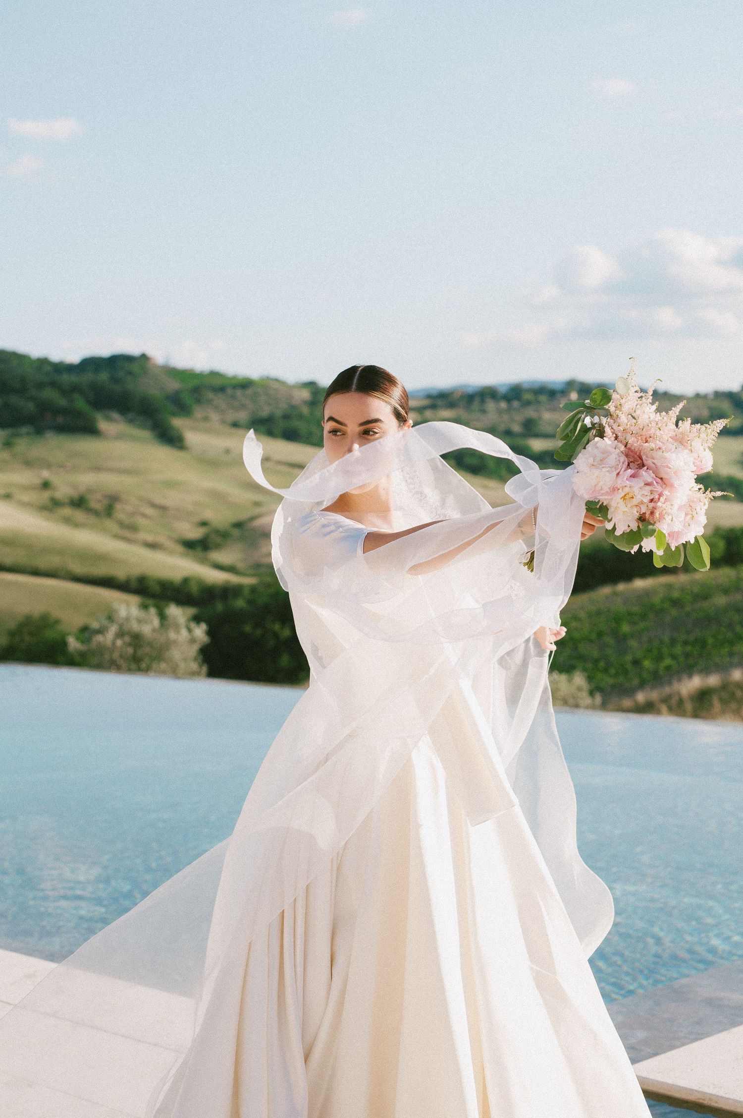 Digital wedding photography from a destination wedding in Siena, Tuscany, photographed with a refined and honest documentary approach.