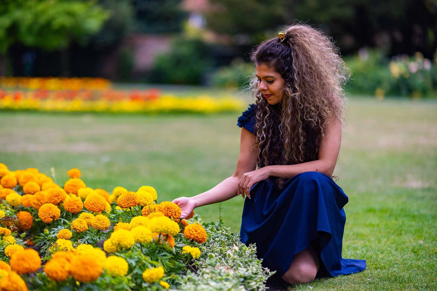 beautiful female portrait with blooming flowers in winchester, uk. Captured by Gerard Su Photography.